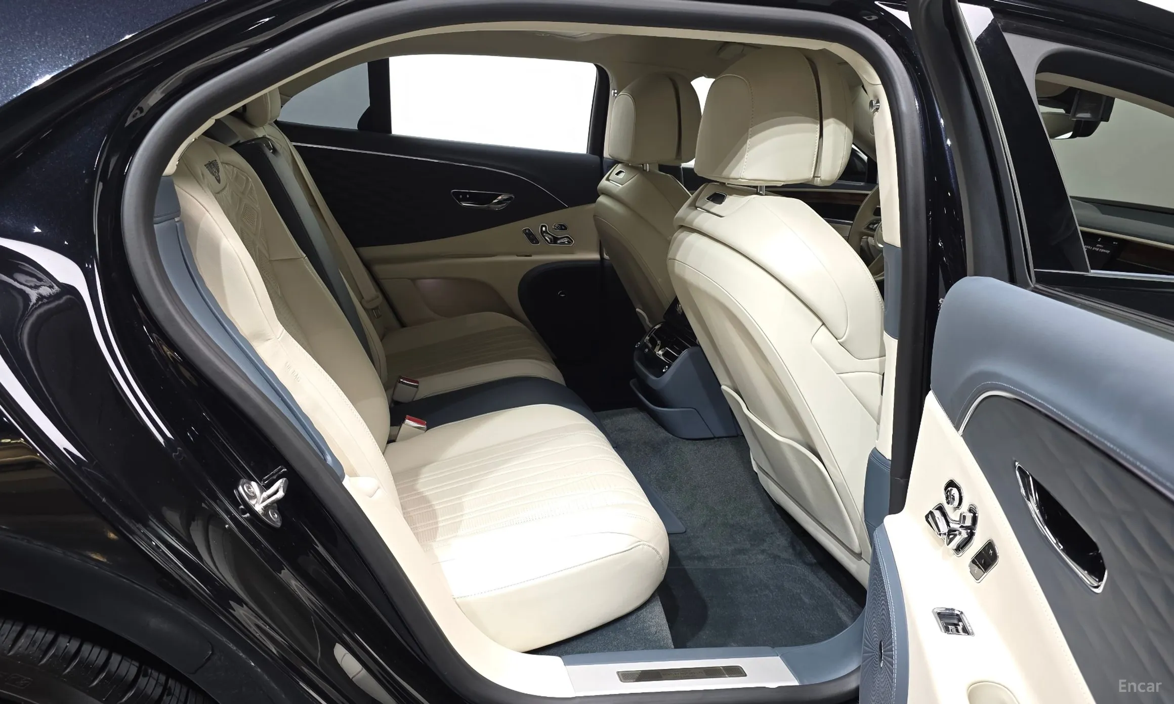 Bentley Flying Spur 3rd Generation превью 12