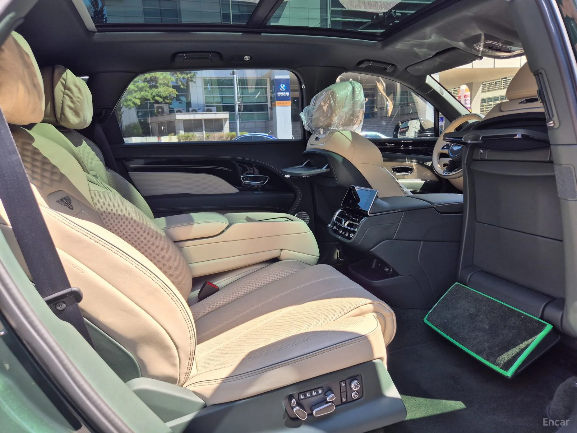 Bentley Bentayga превью 16