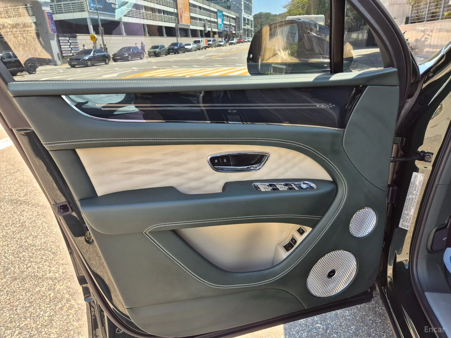 Bentley Bentayga превью 18