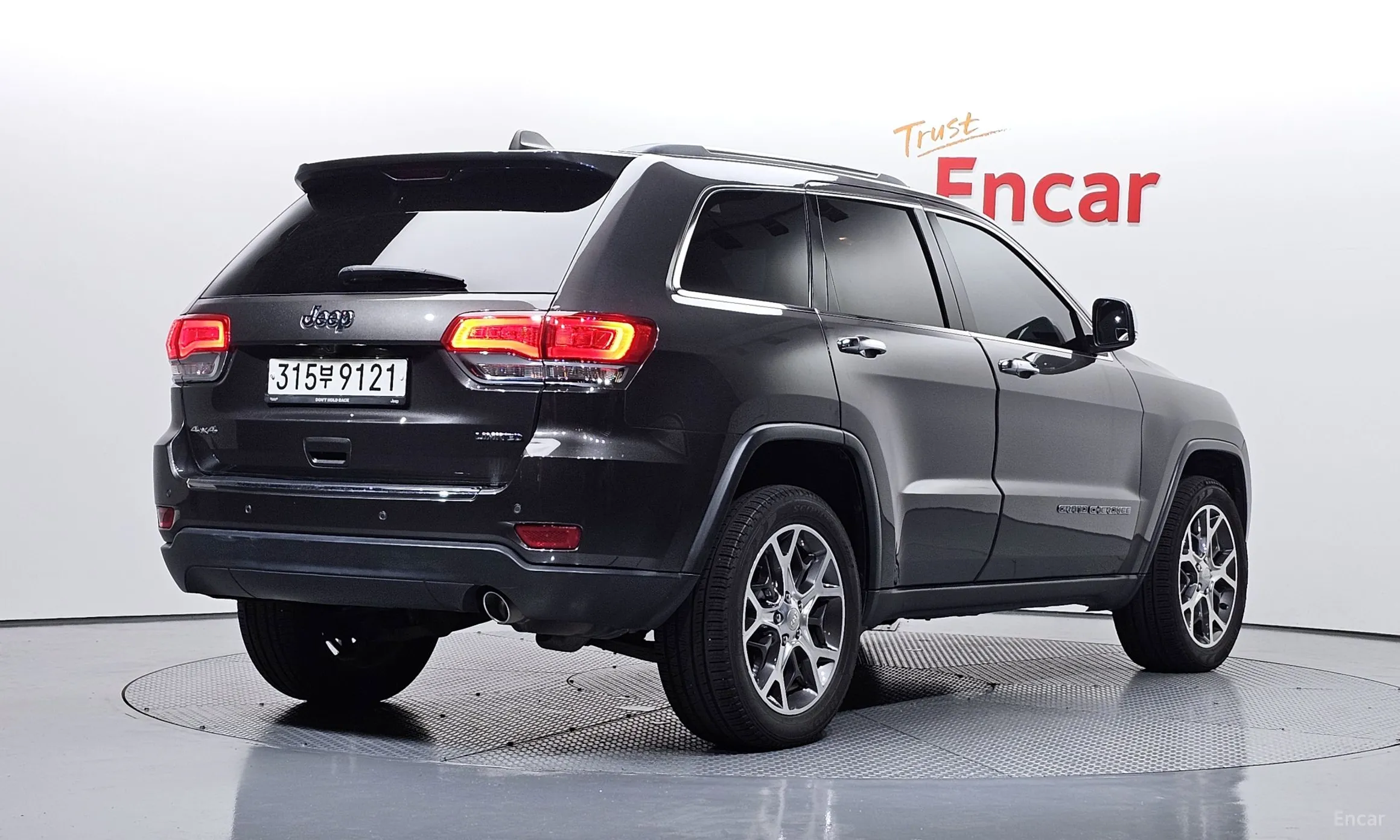Jeep Grand Cherokee превью 2
