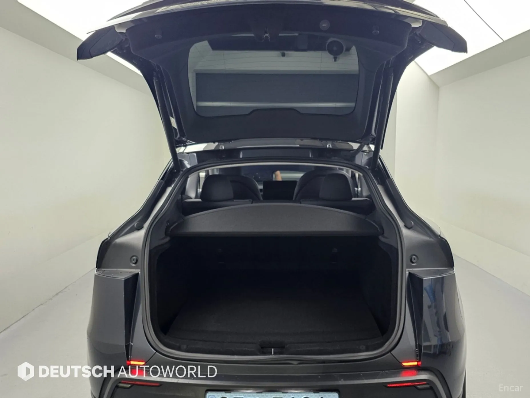 Tesla Model Y превью 19
