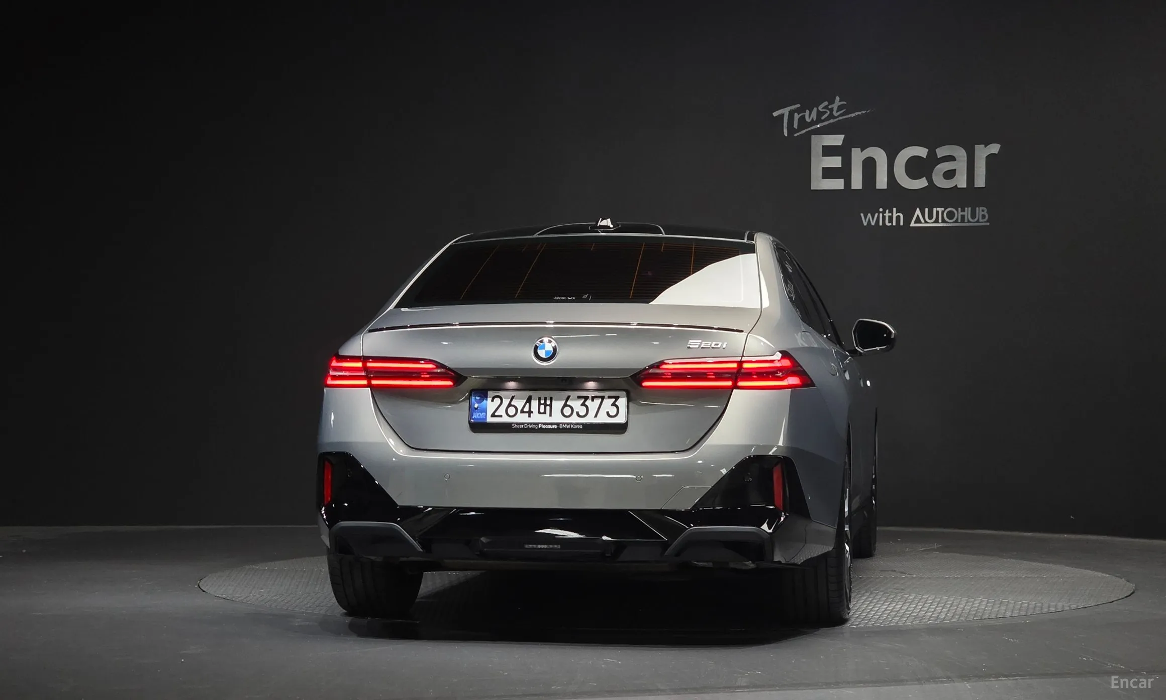 BMW 5 Series (G60) превью 4