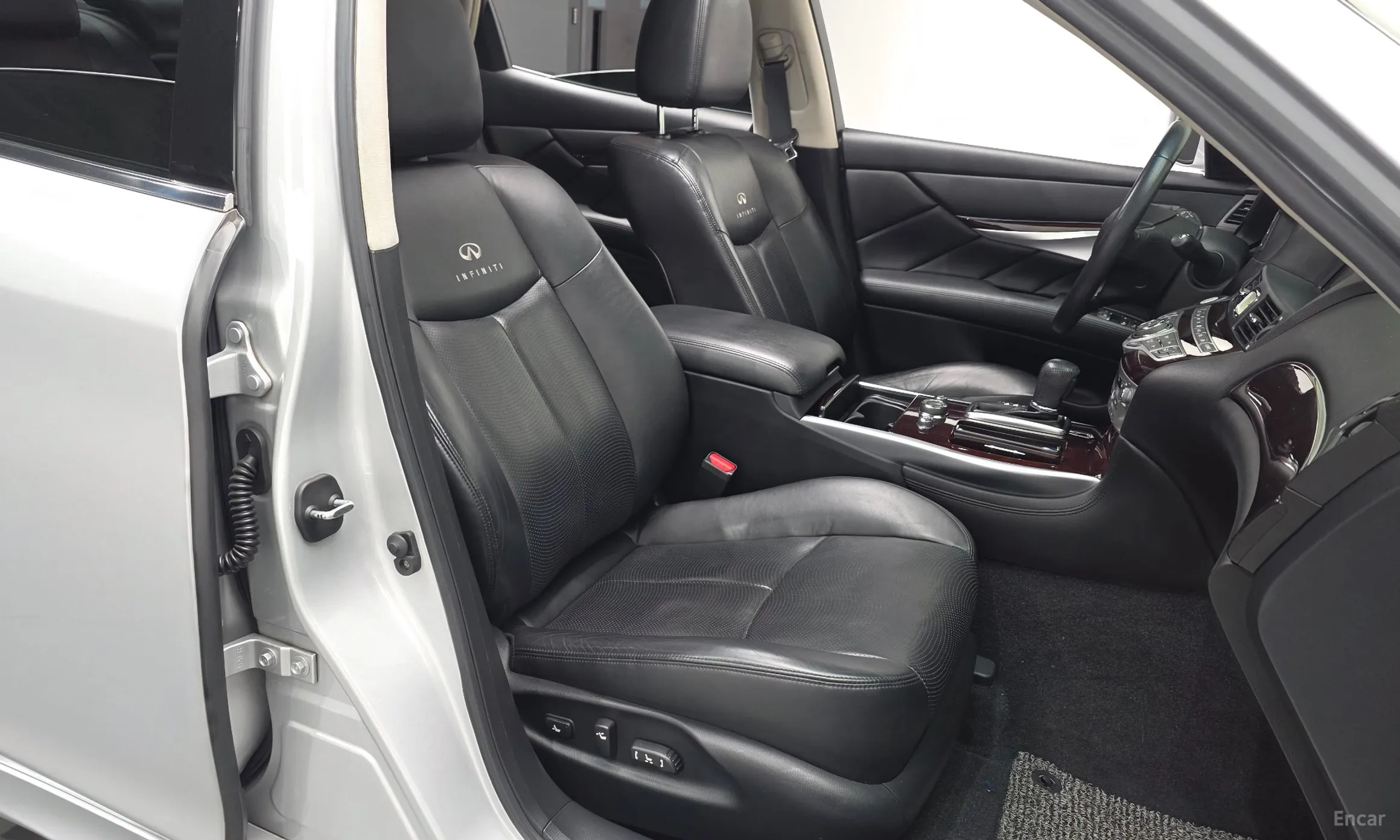 Infiniti M37 превью 11