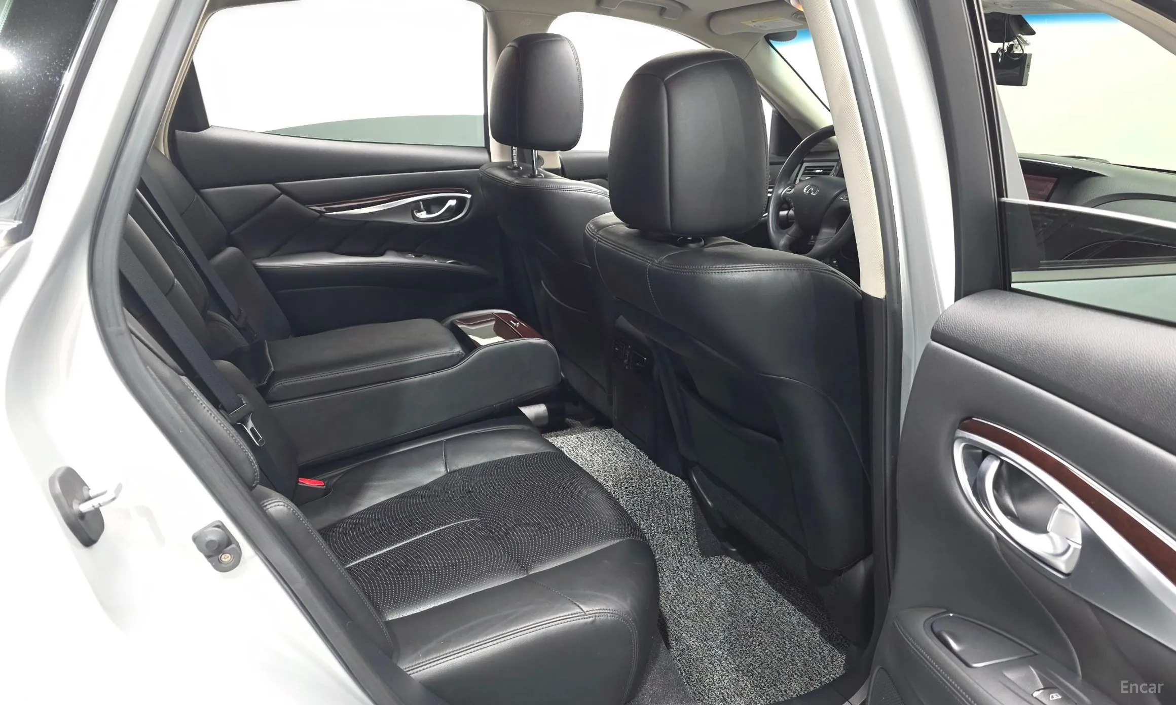 Infiniti M37 превью 12