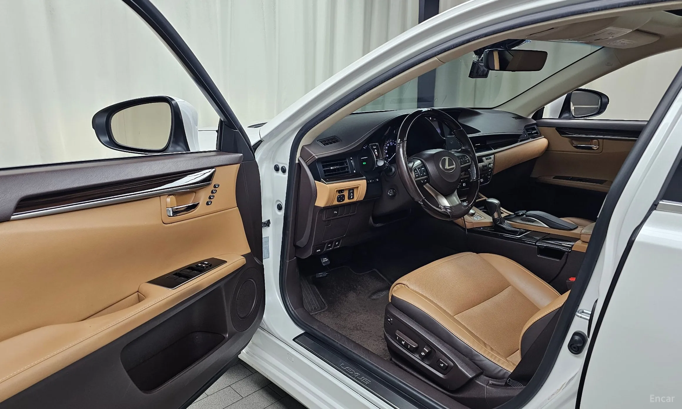Lexus New ES300h превью 10