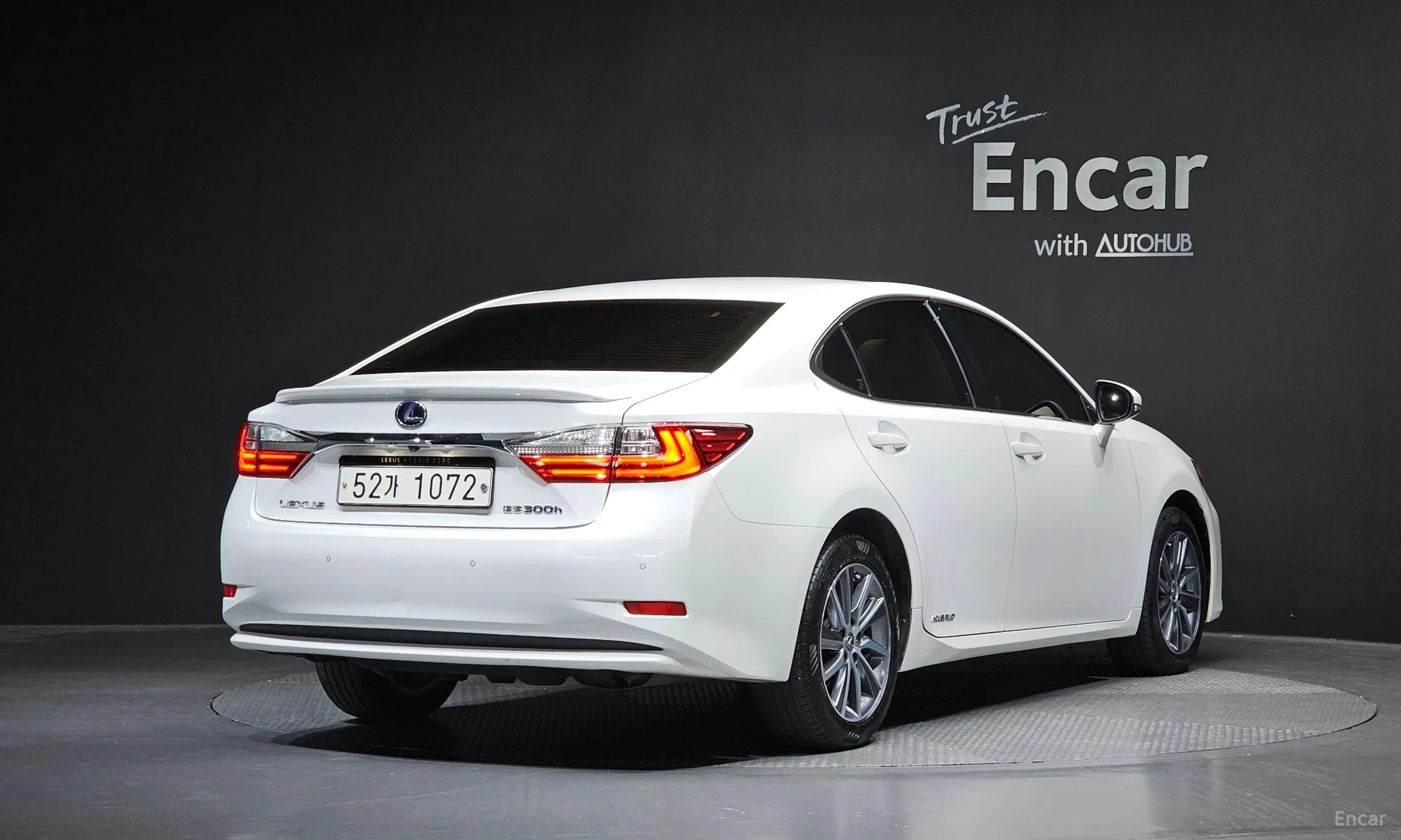 Lexus New ES300h