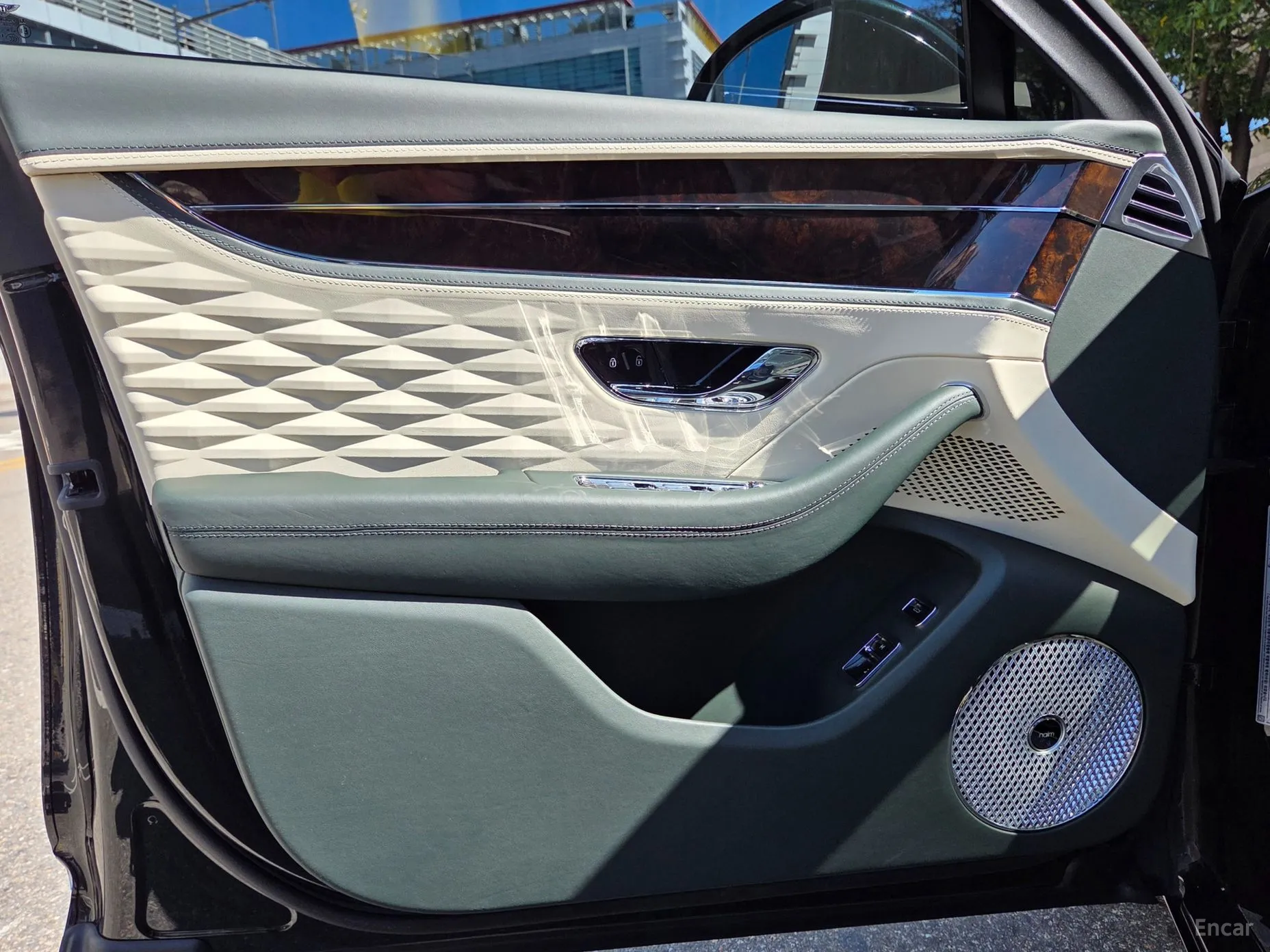 Bentley Flying Spur 3rd Generation превью 15
