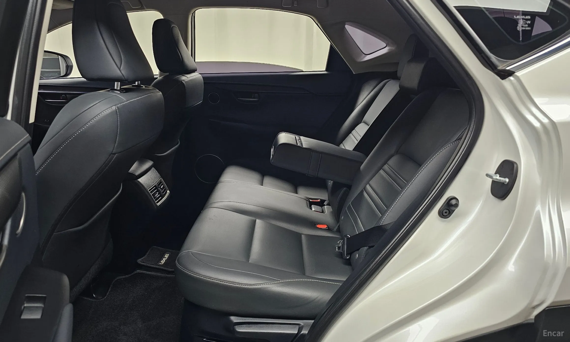 Lexus NX300h превью 12