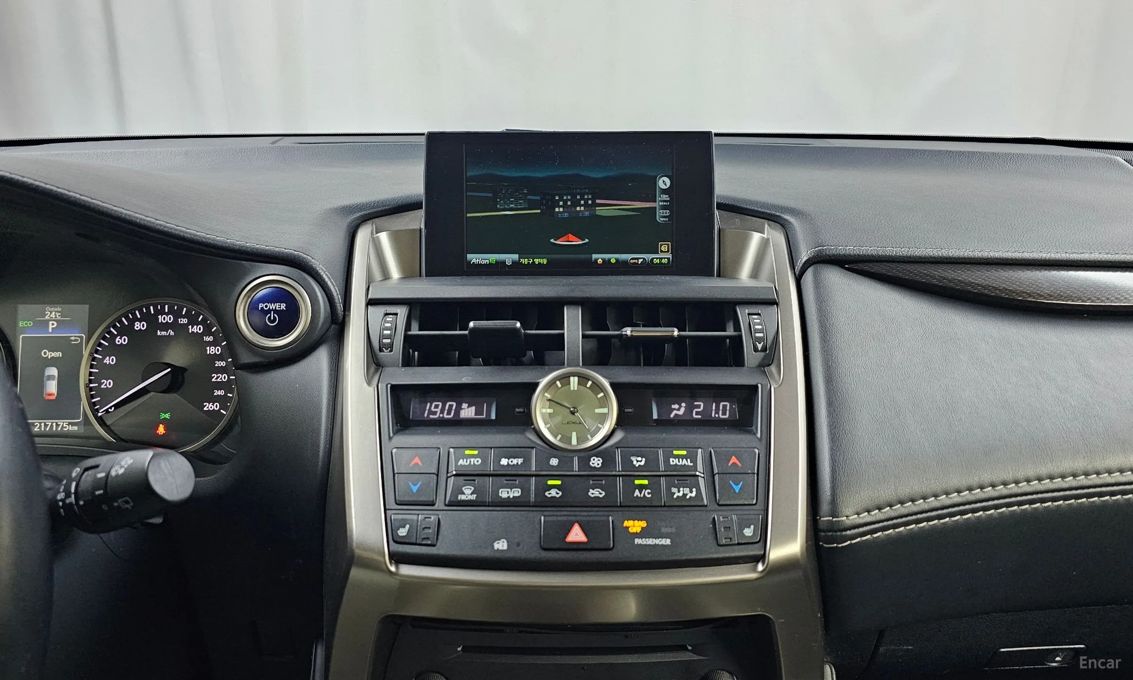 Lexus NX300h превью 14