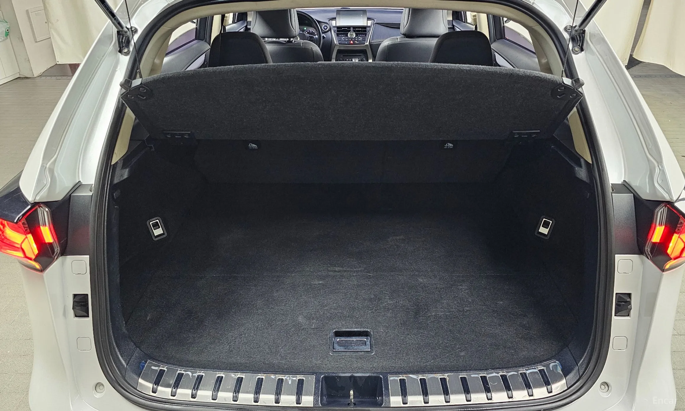 Lexus NX300h превью 20