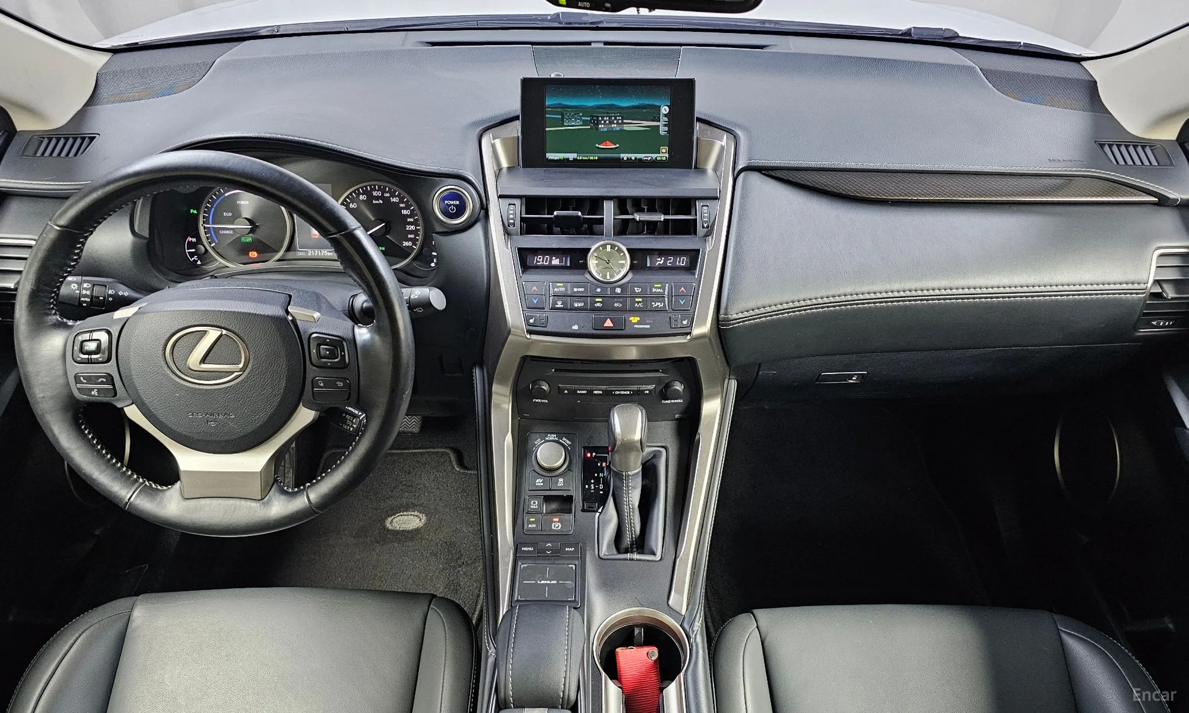 Lexus NX300h превью 7
