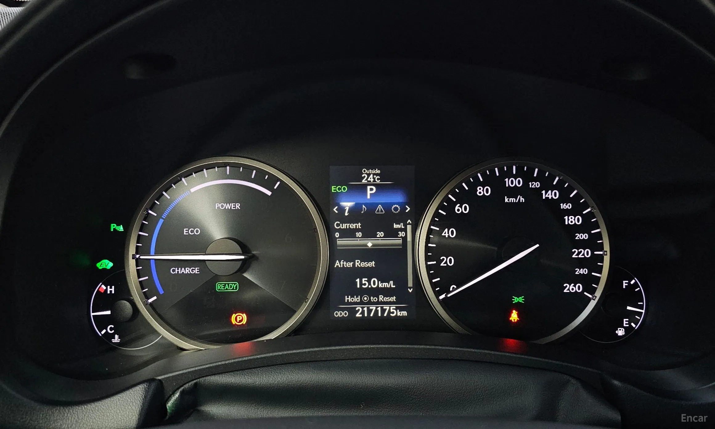 Lexus NX300h превью 8