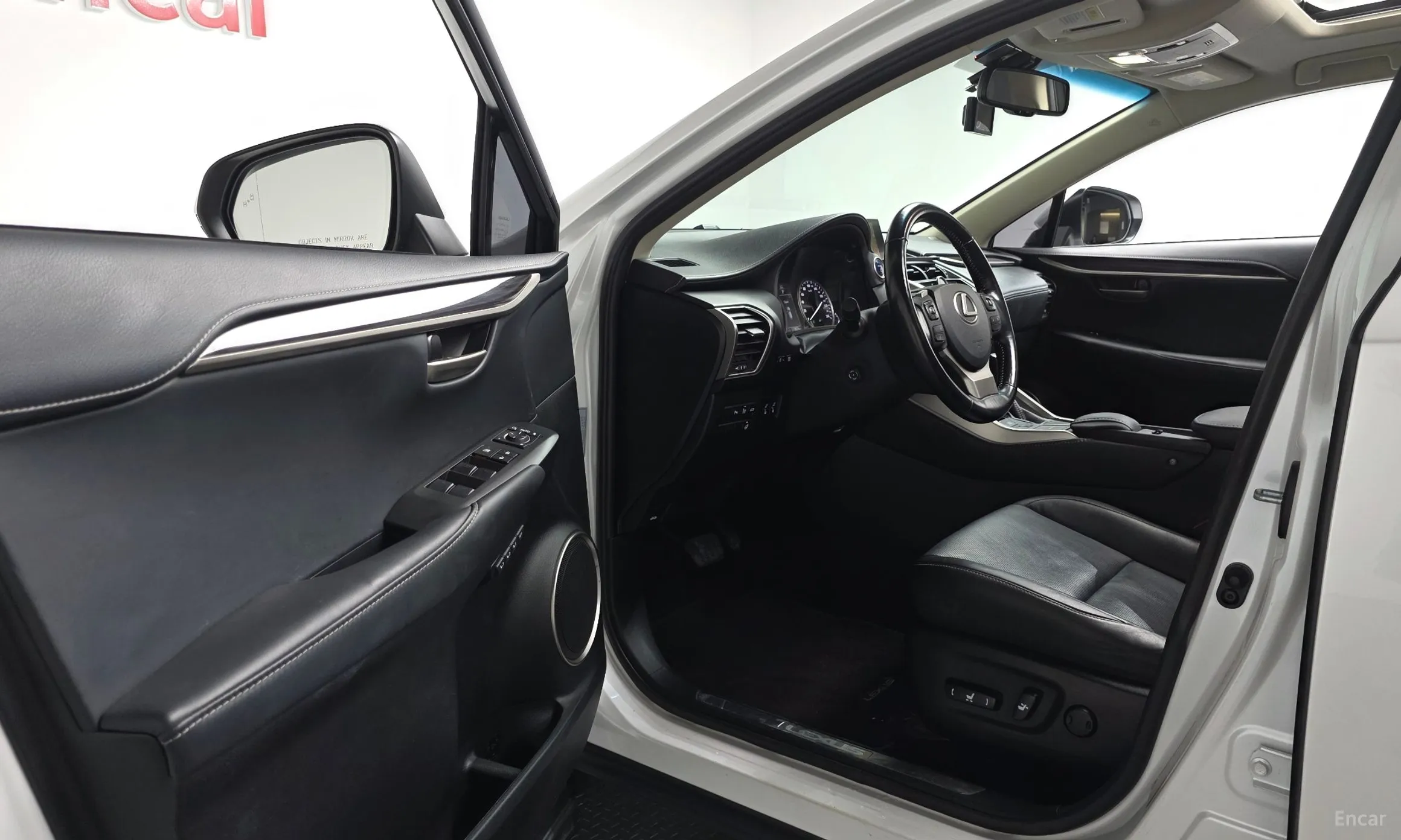 Lexus NX300h превью 10