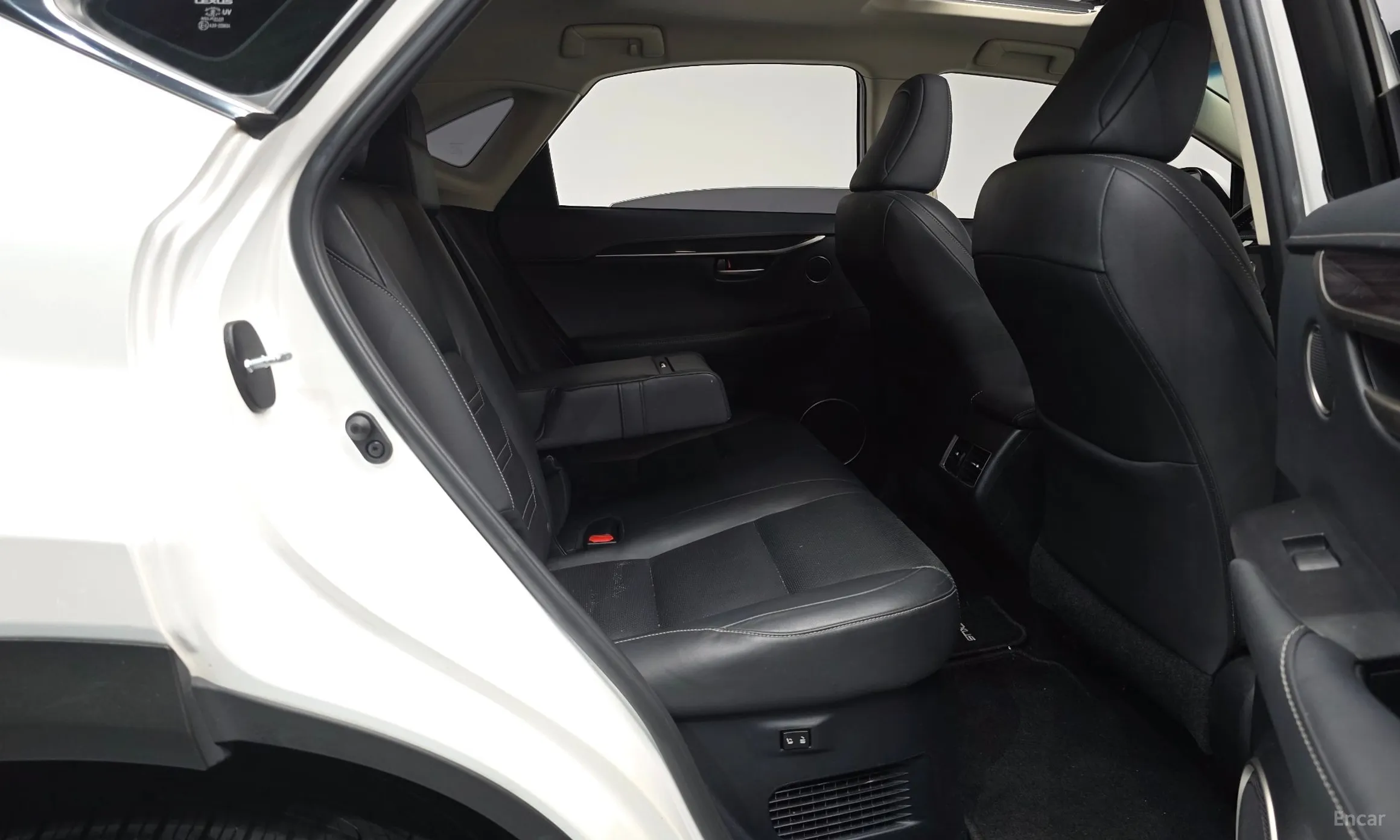Lexus NX300h превью 11