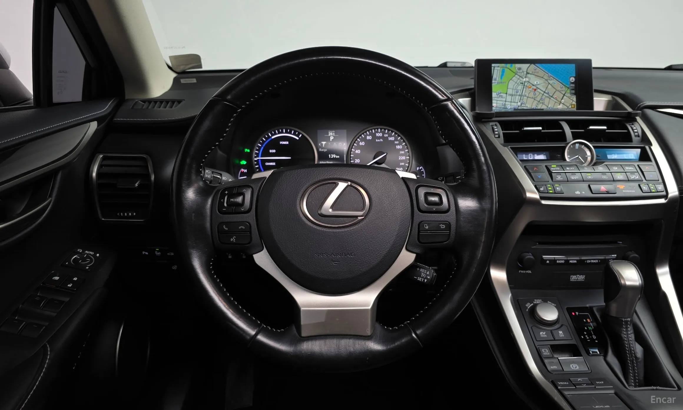 Lexus NX300h превью 13