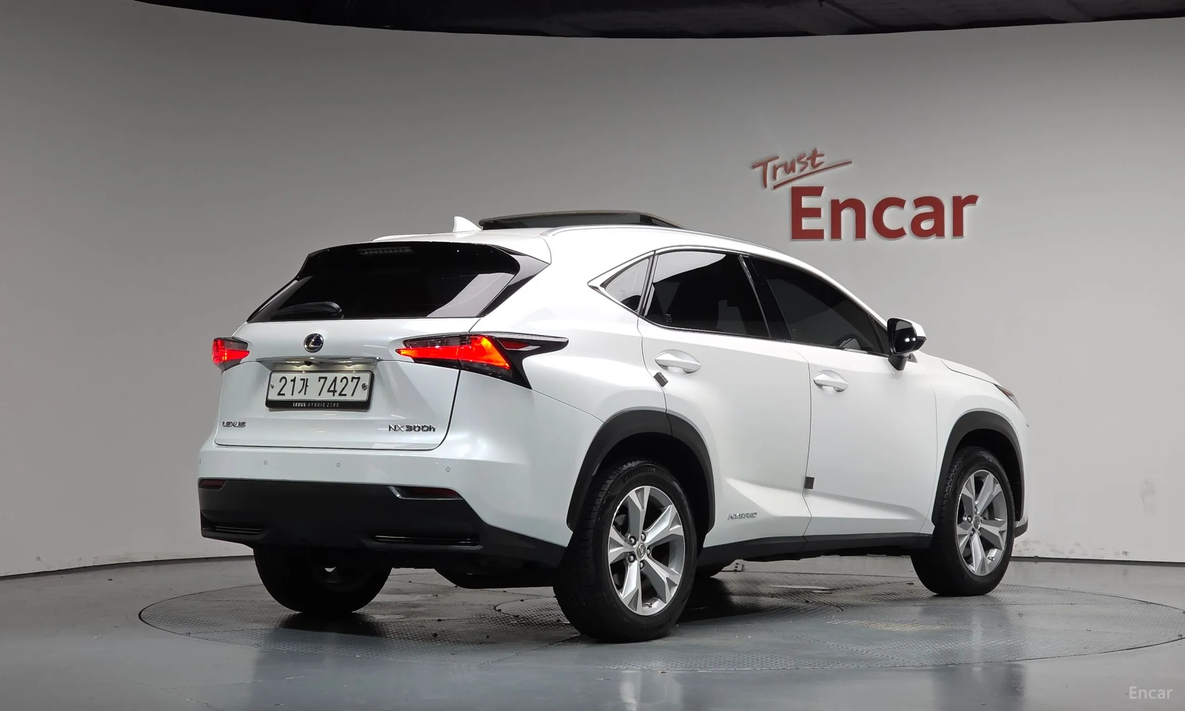 Lexus NX300h превью 2