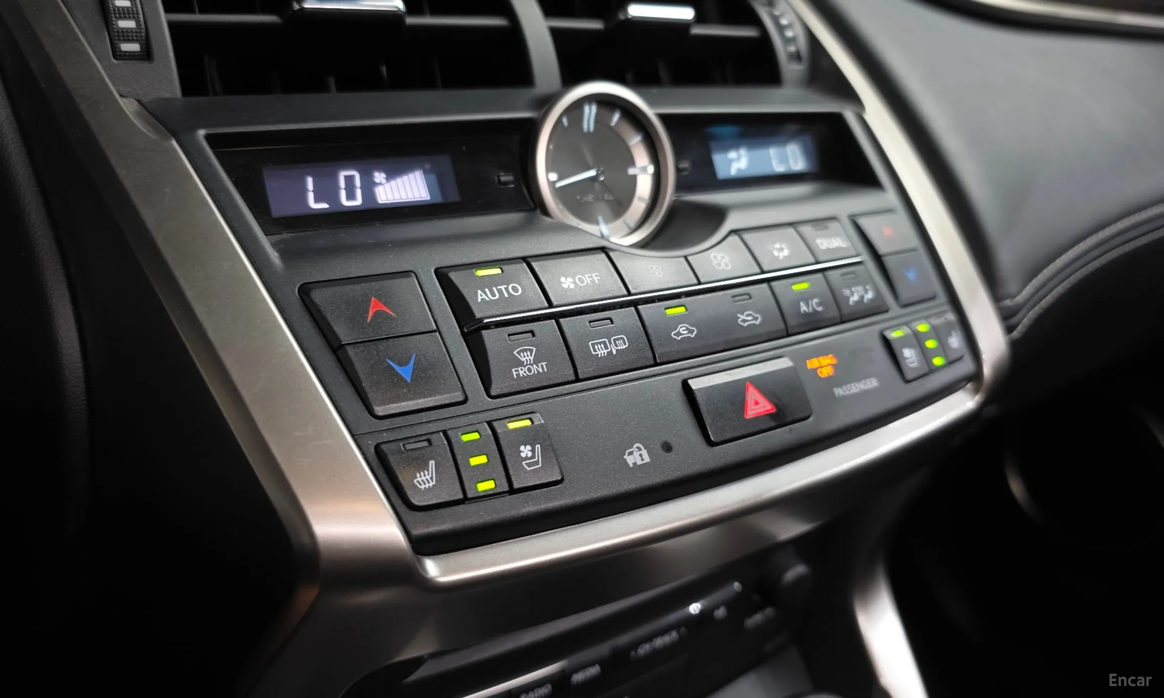 Lexus NX300h превью 19