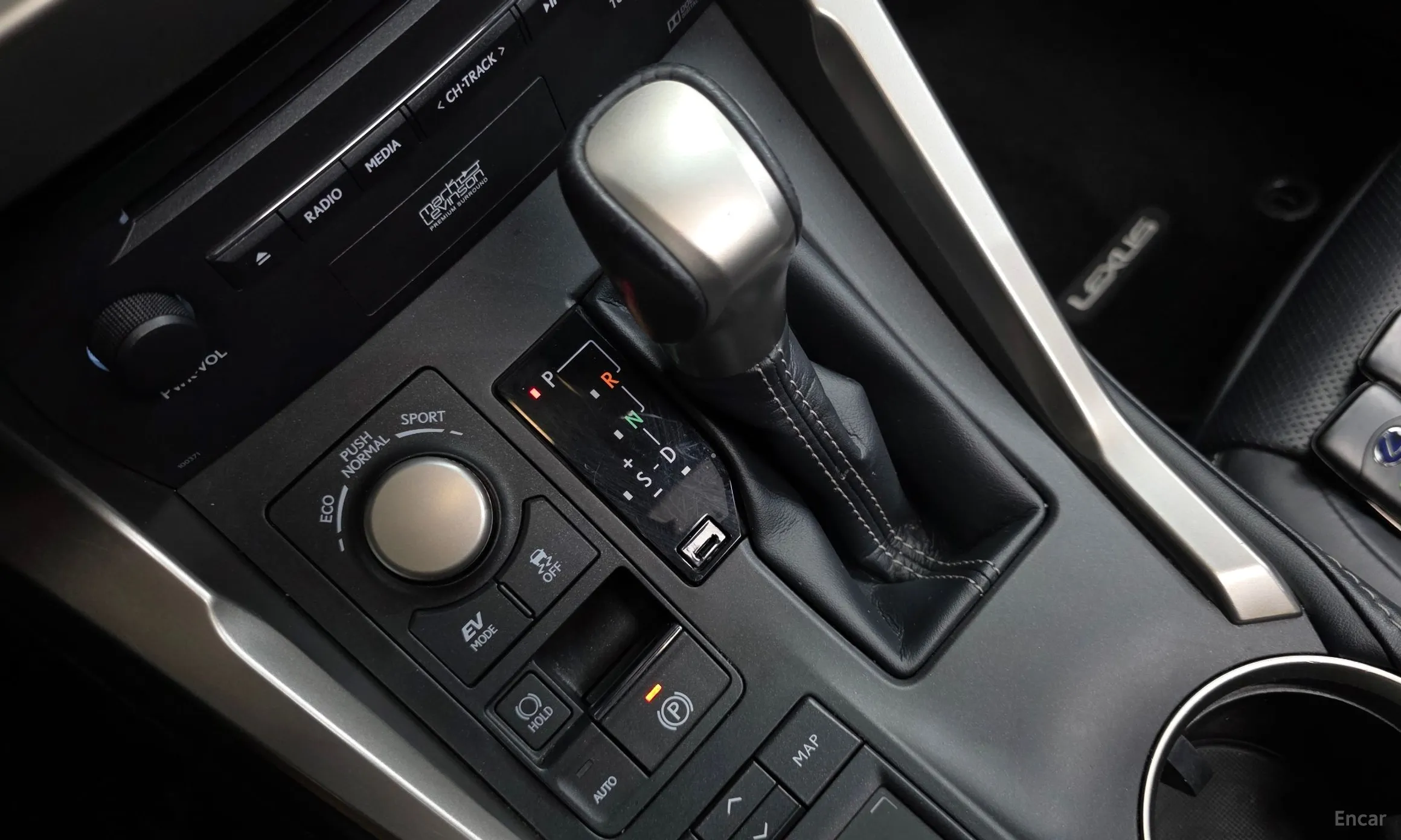 Lexus NX300h превью 9
