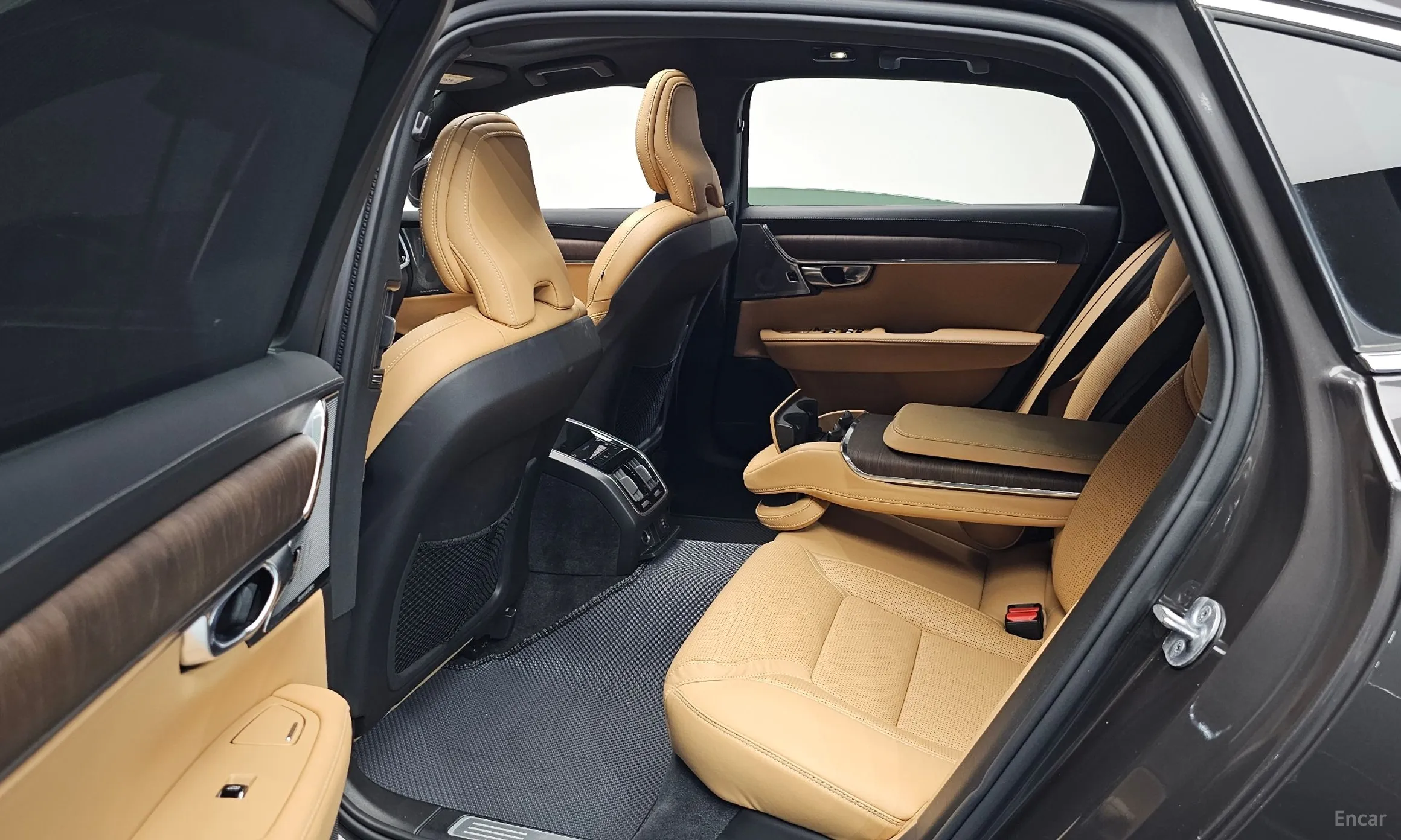 Volvo S90 превью 12