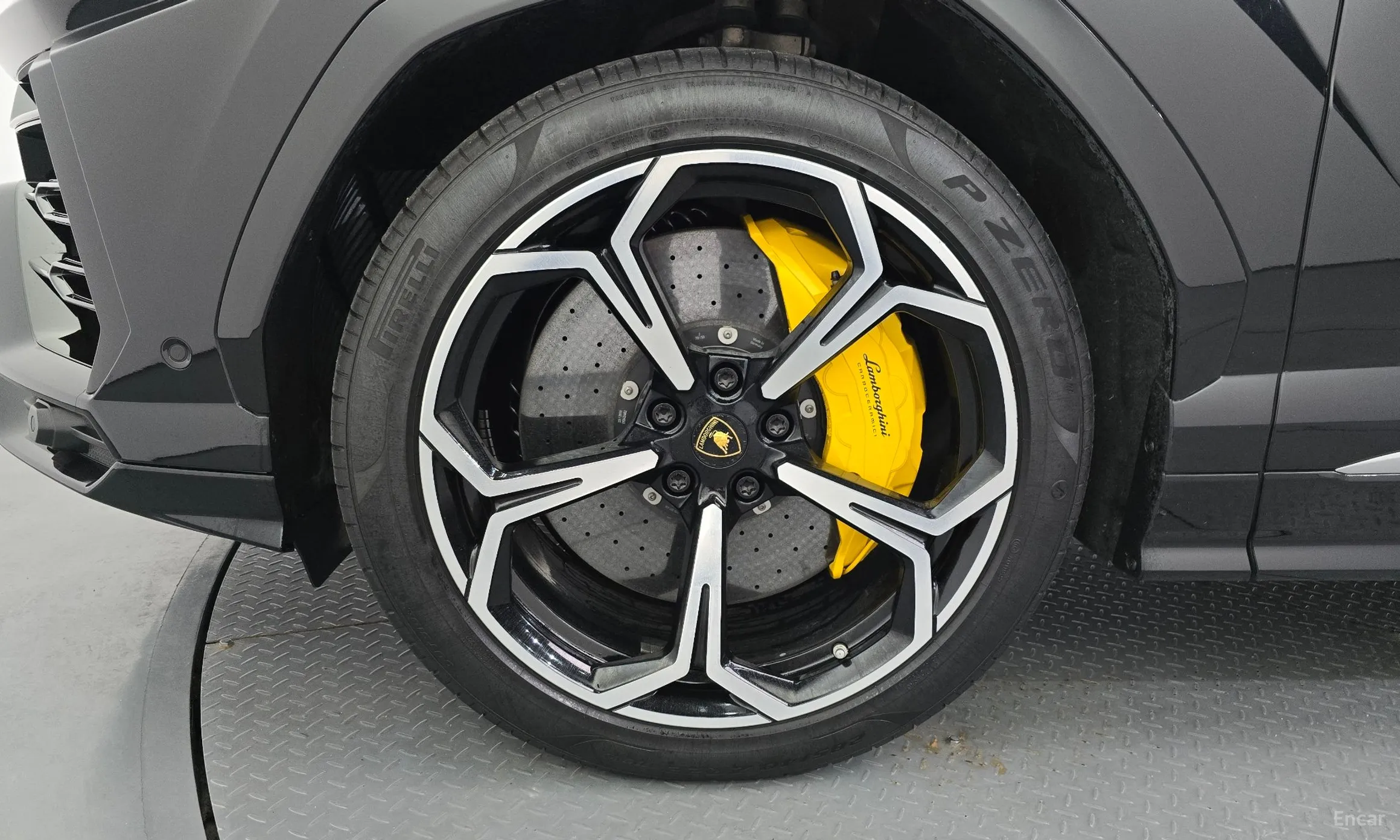 Lamborghini Urus превью 5