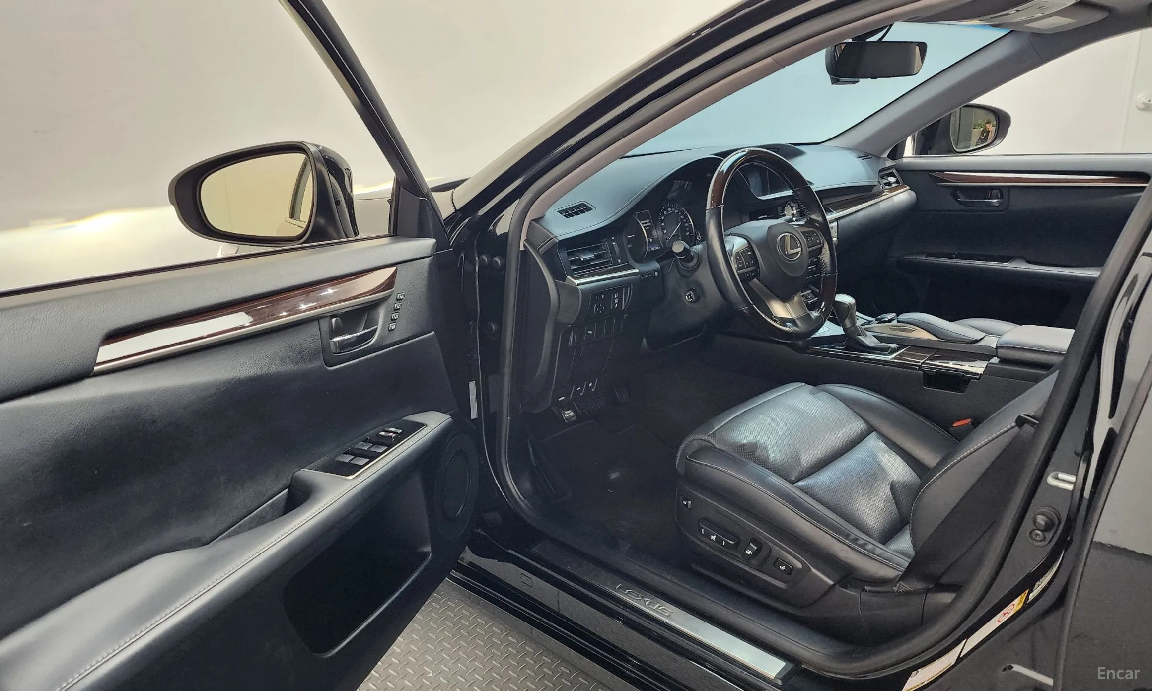 Lexus New ES300h превью 10