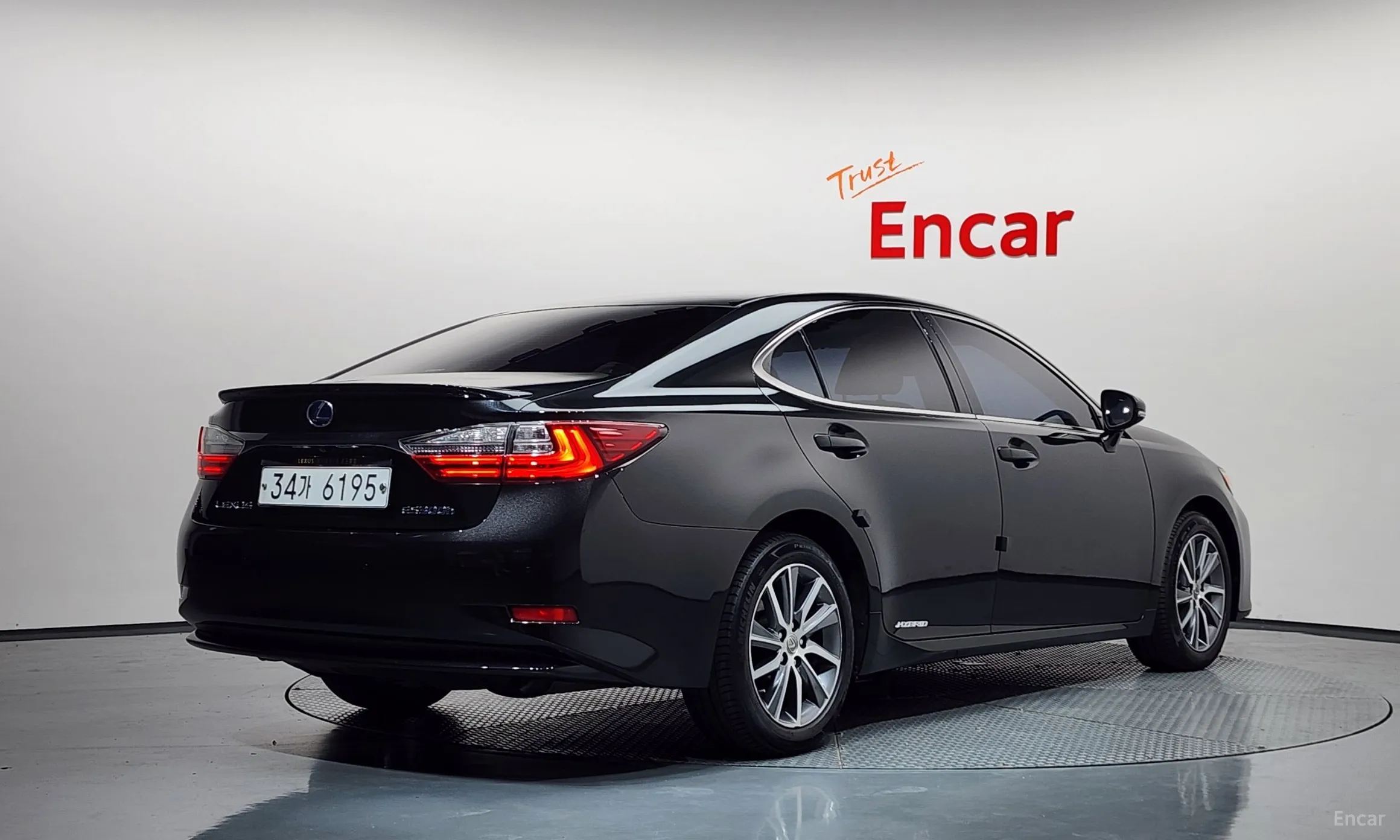 Lexus New ES300h
