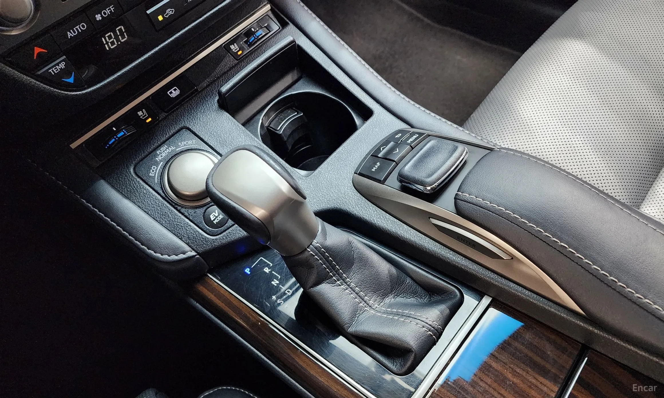 Lexus New ES300h превью 9
