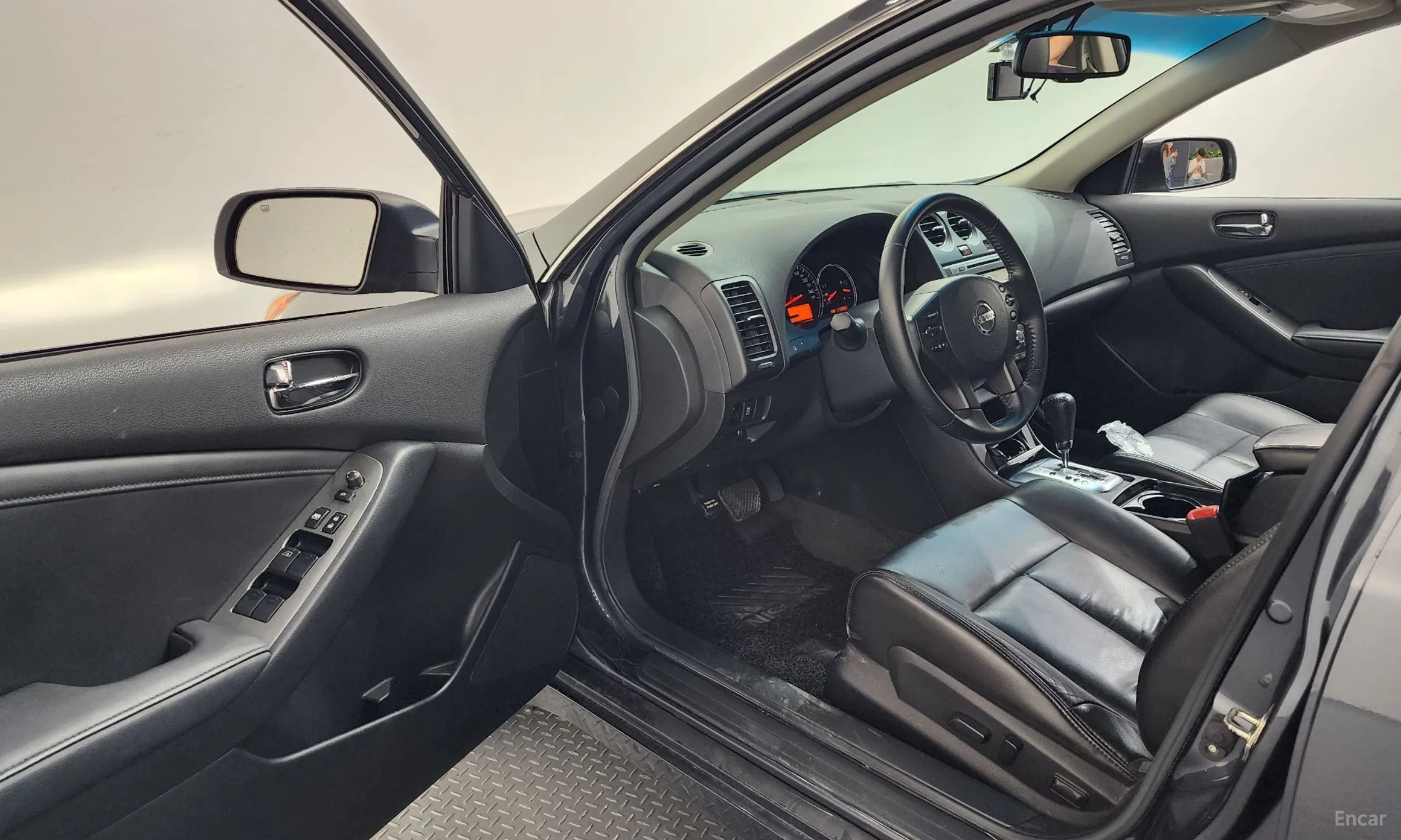 Nissan Altima превью 10