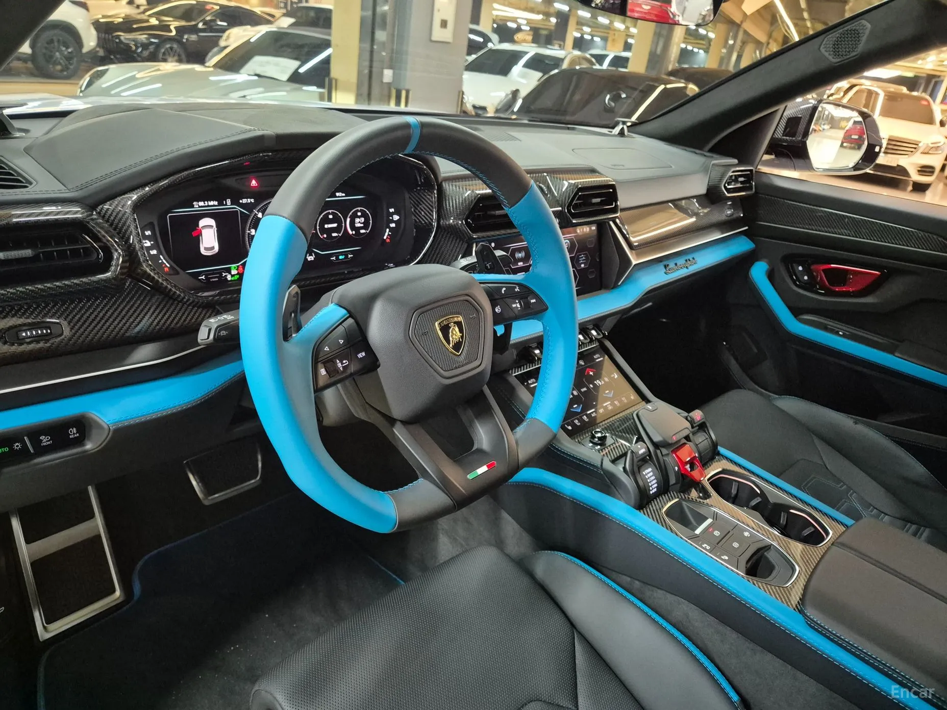 Lamborghini Urus превью 10