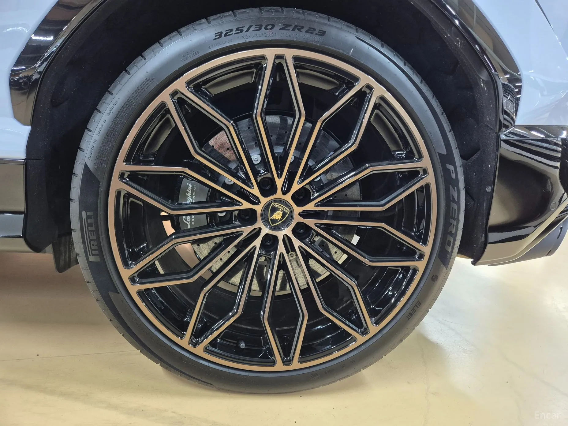 Lamborghini Urus превью 19