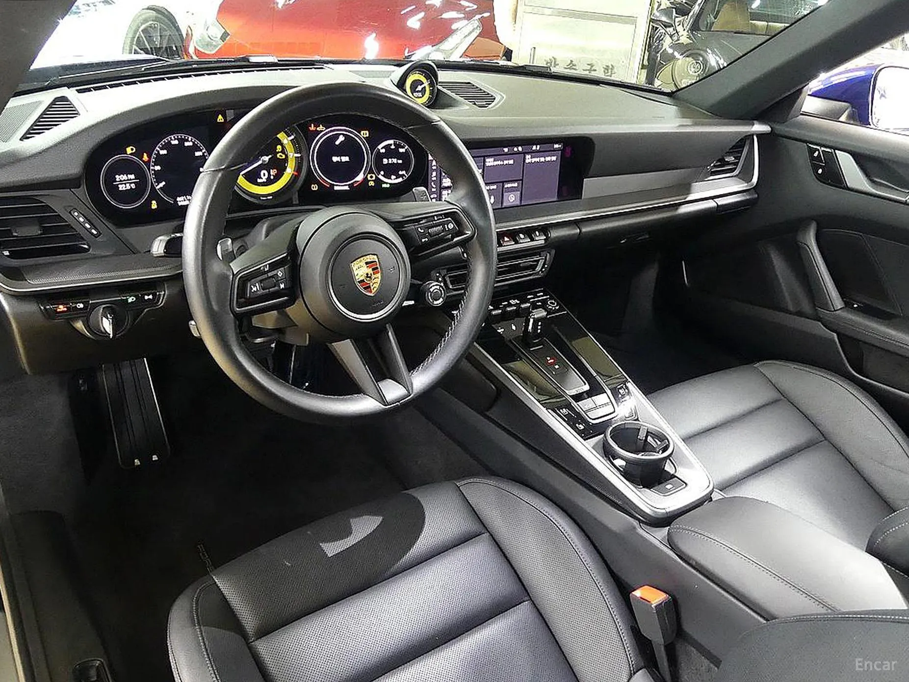 Porsche 911 (992) превью 13