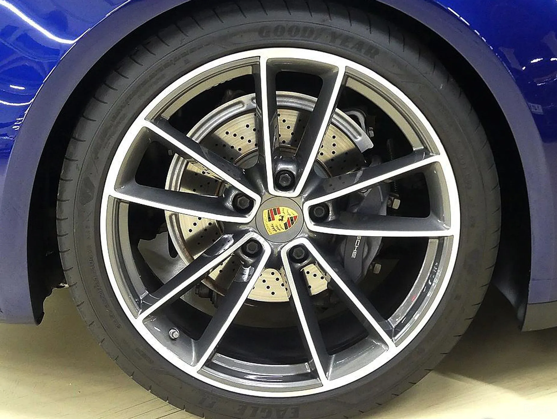Porsche 911 (992) превью 3