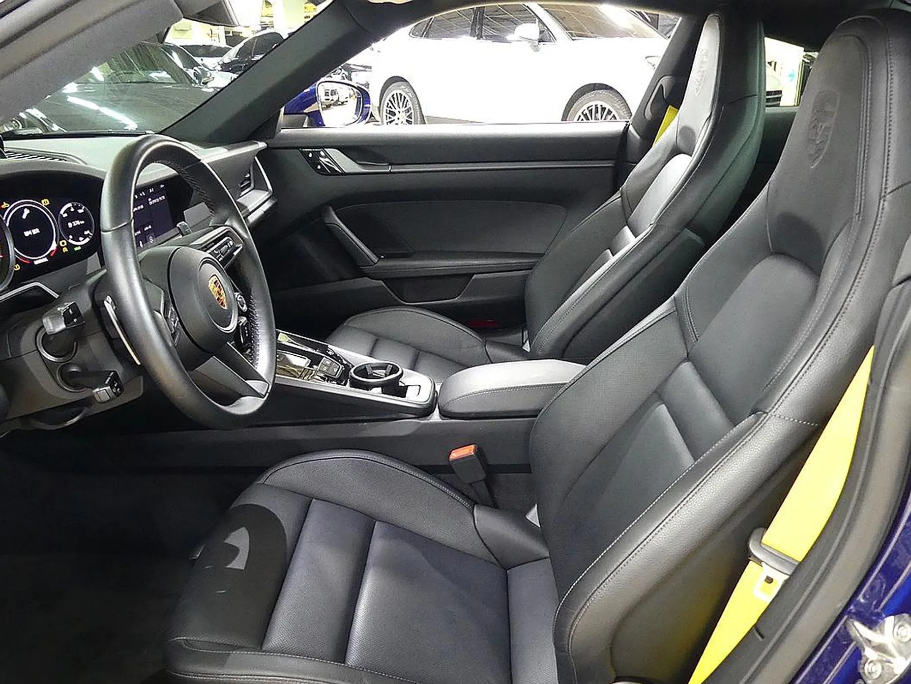Porsche 911 (992) превью 7