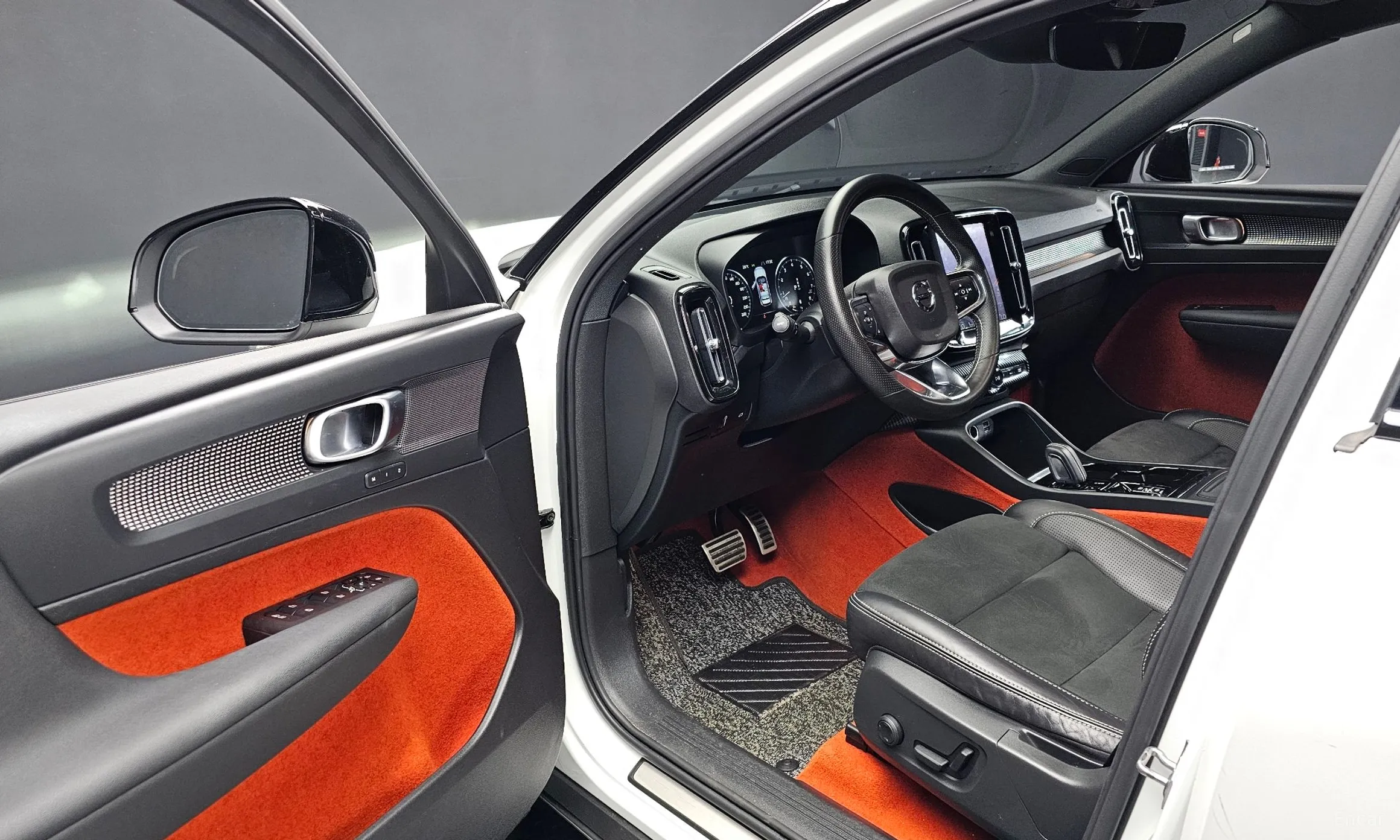 Volvo XC40 превью 10