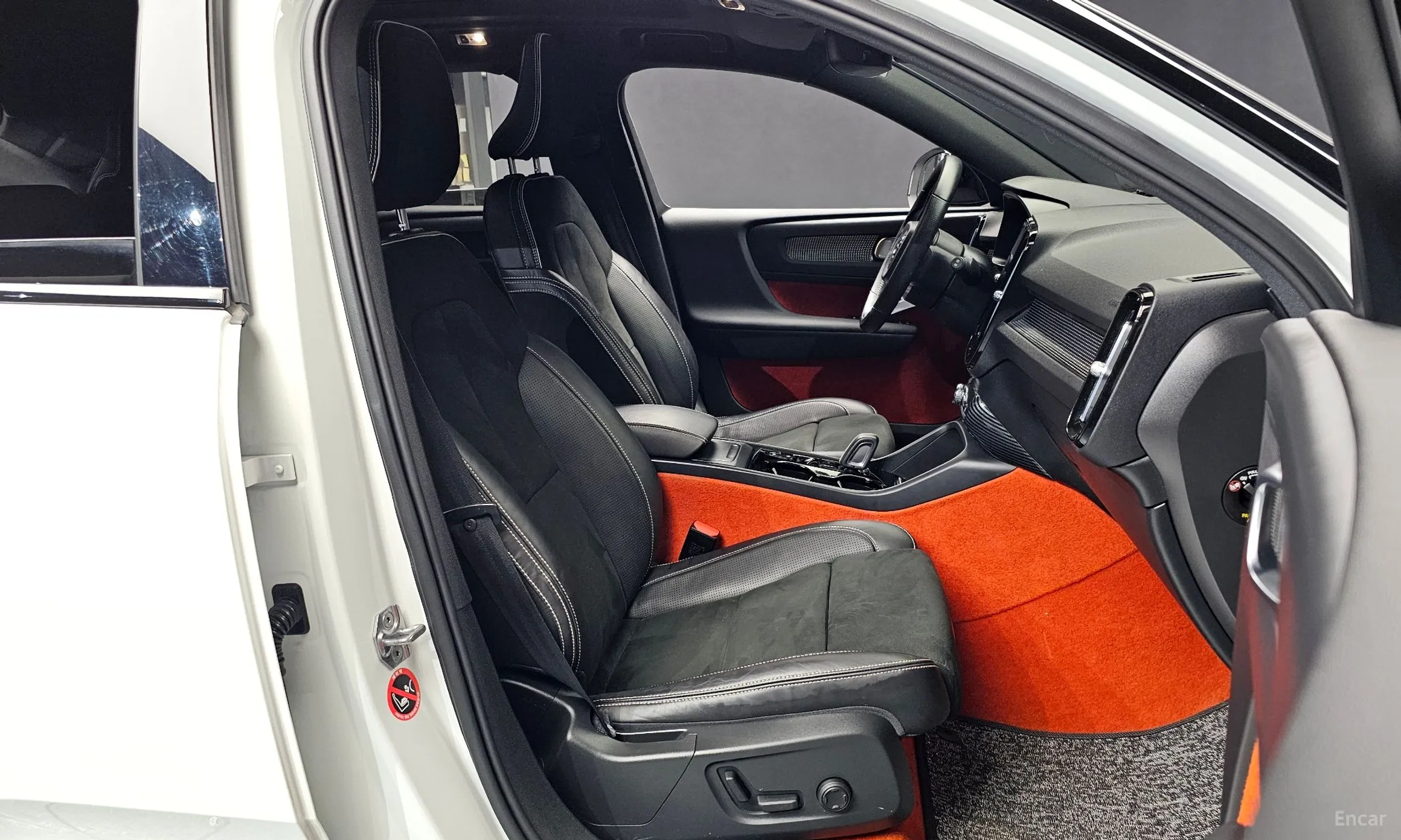 Volvo XC40 превью 12