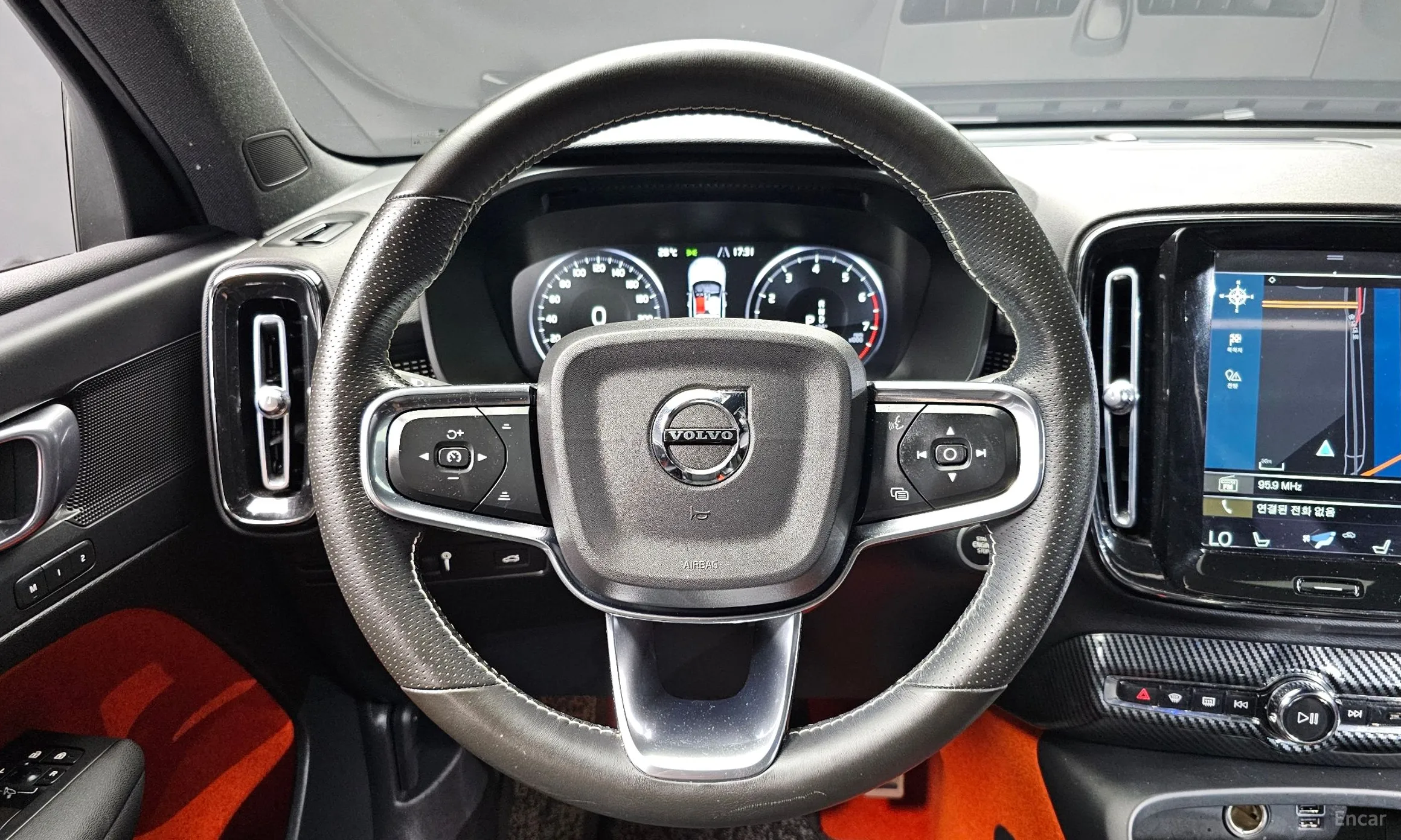 Volvo XC40 превью 13