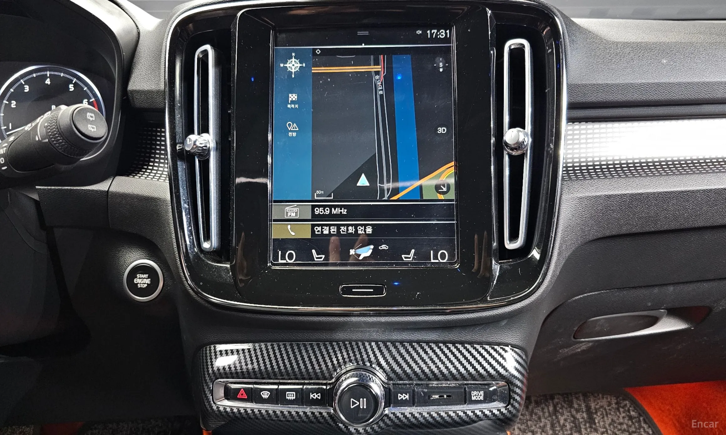Volvo XC40 превью 14