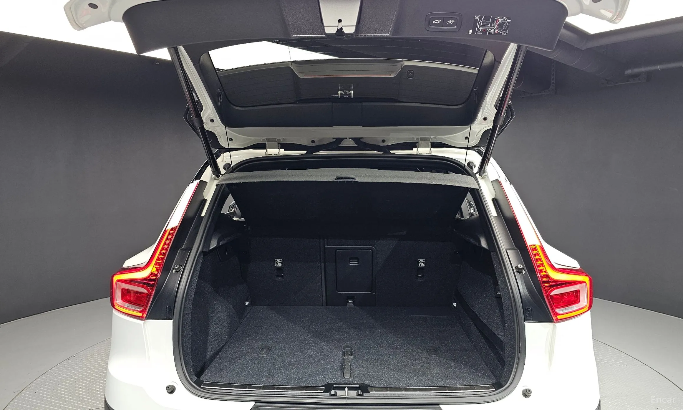 Volvo XC40 превью 20