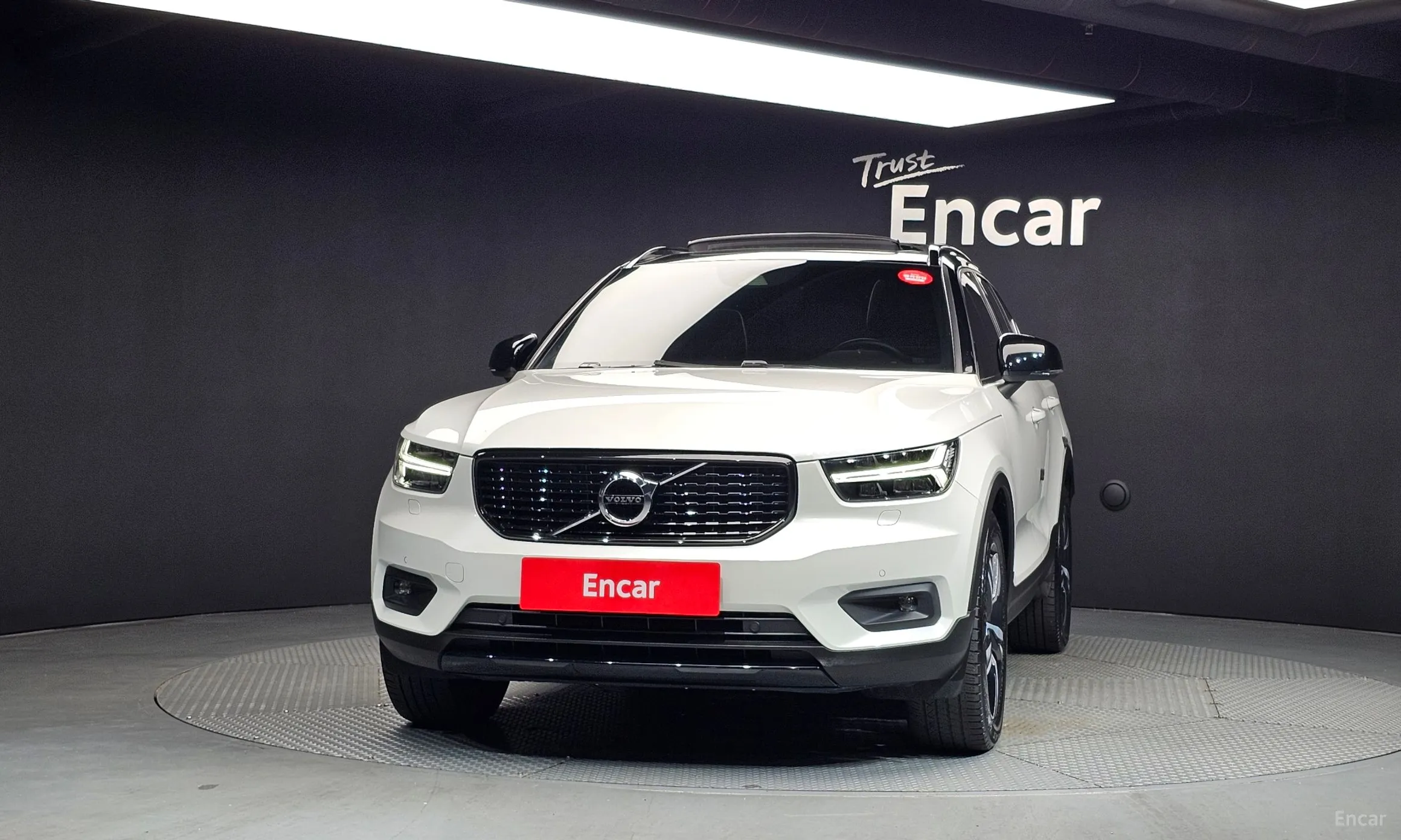 Volvo XC40 превью 3