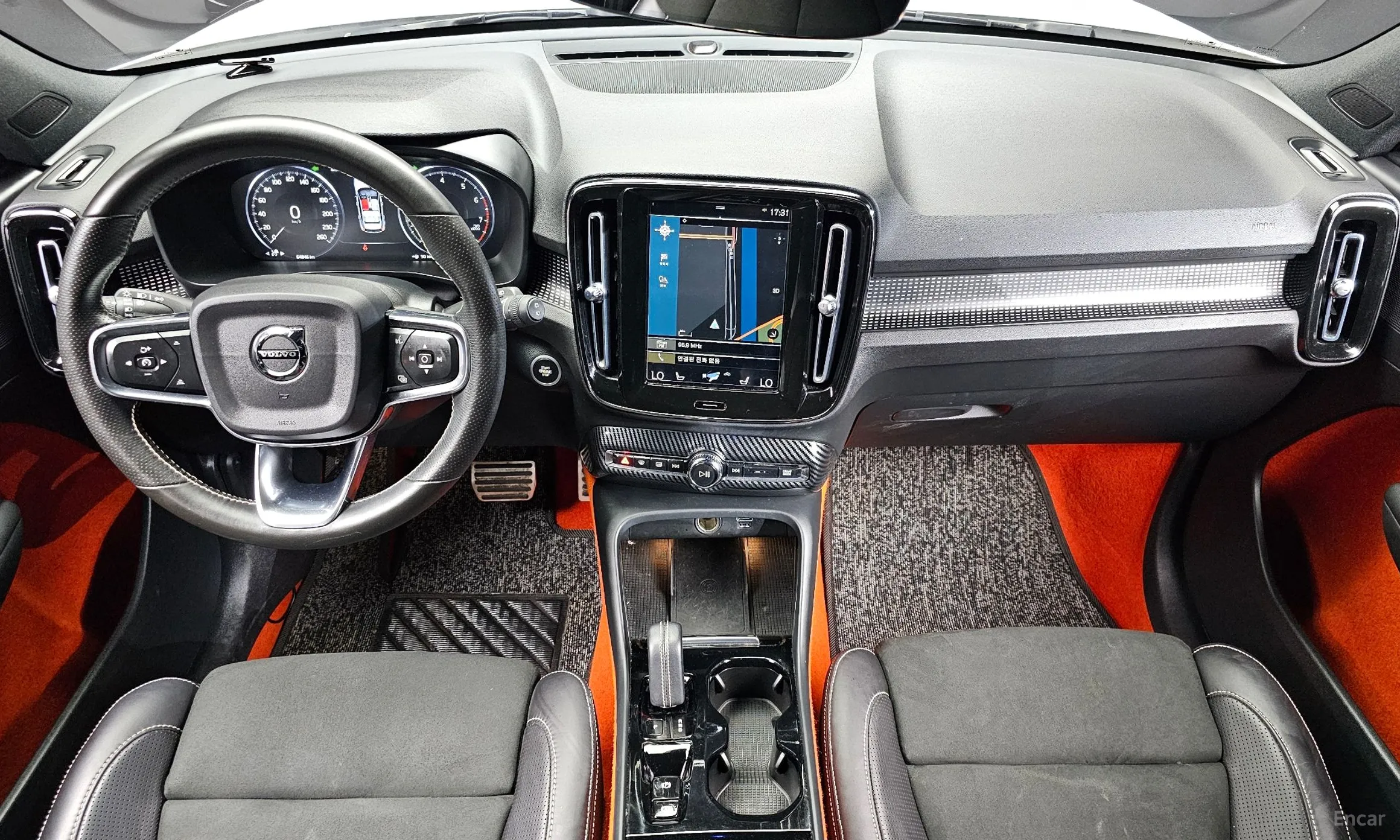 Volvo XC40 превью 7