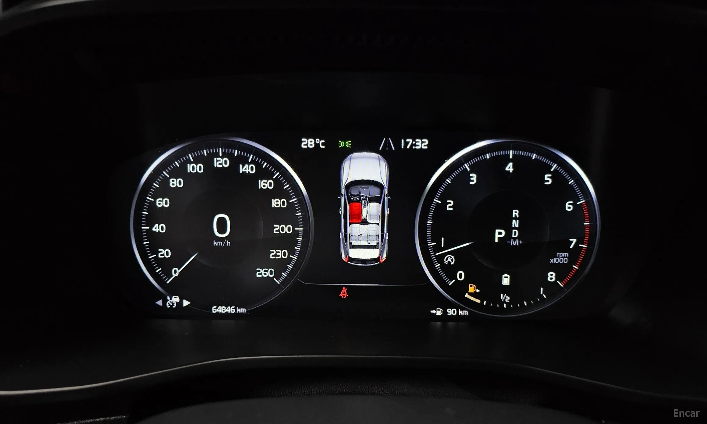 Volvo XC40 превью 8