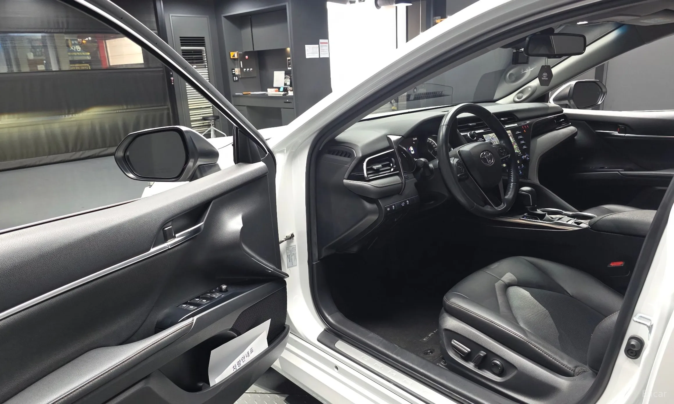 Toyota Camry (XV70) превью 10