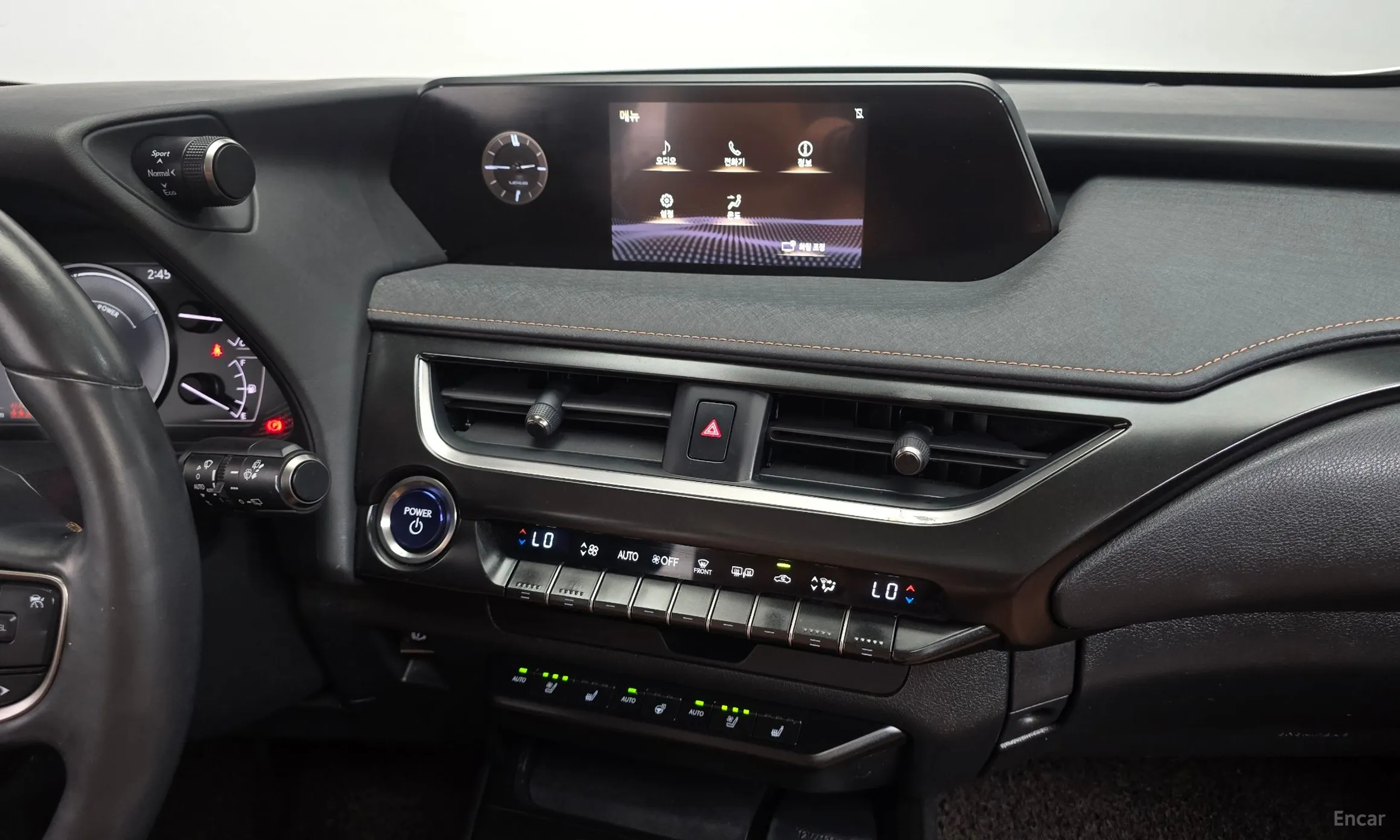 Lexus UX250h превью 13