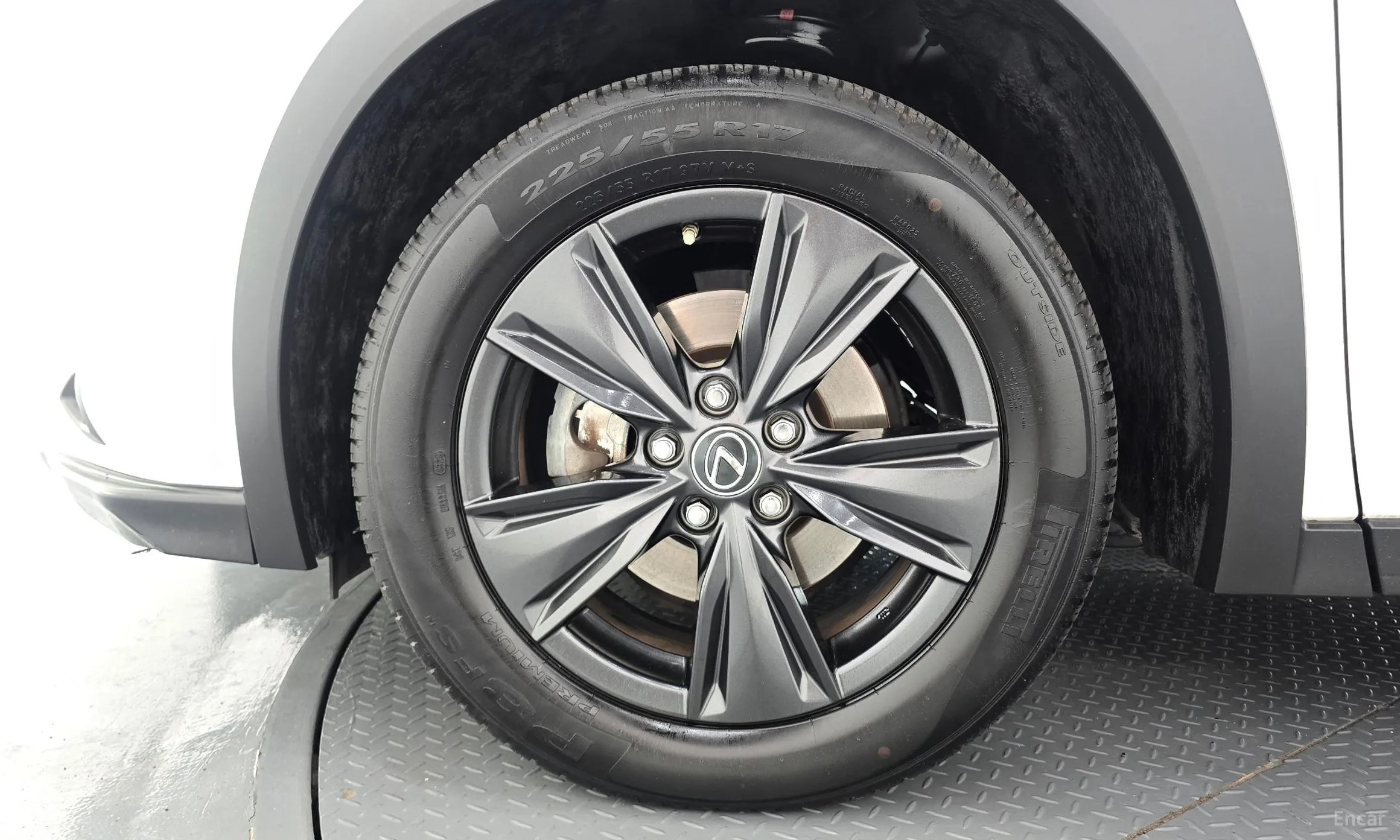 Lexus UX250h превью 5