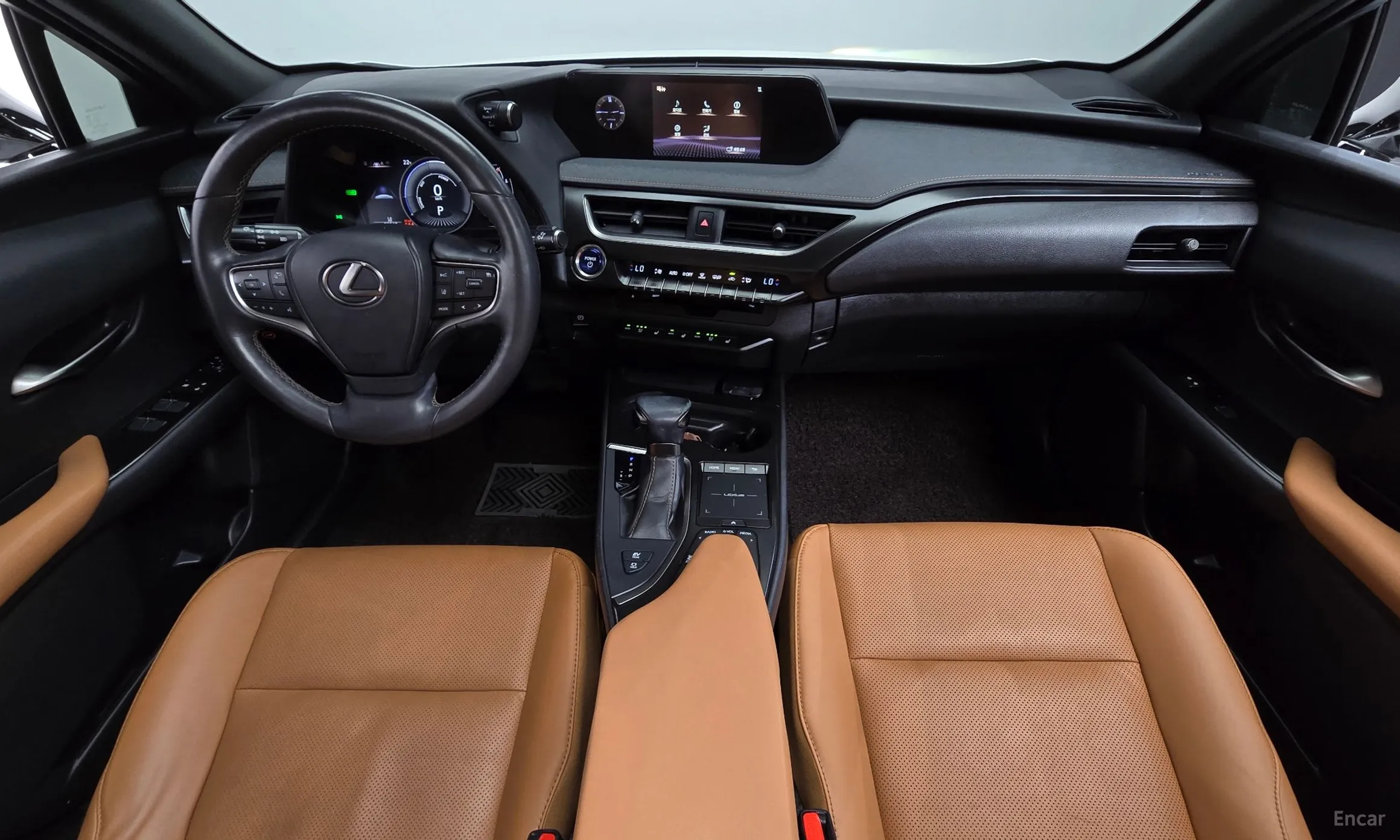 Lexus UX250h превью 7