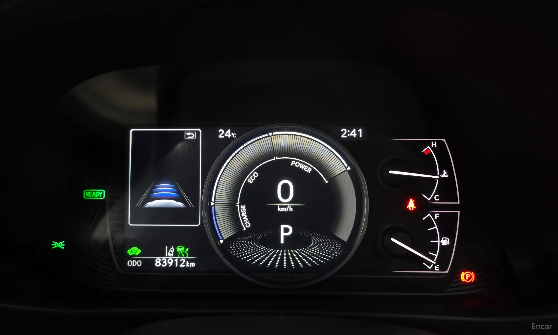 Lexus UX250h превью 8
