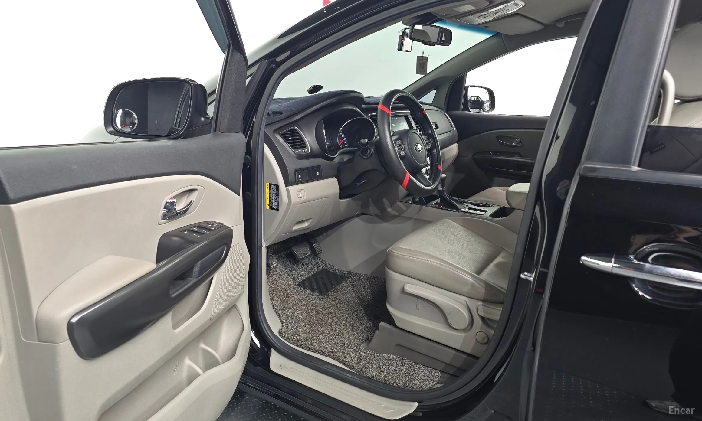 Kia Carnival превью 10