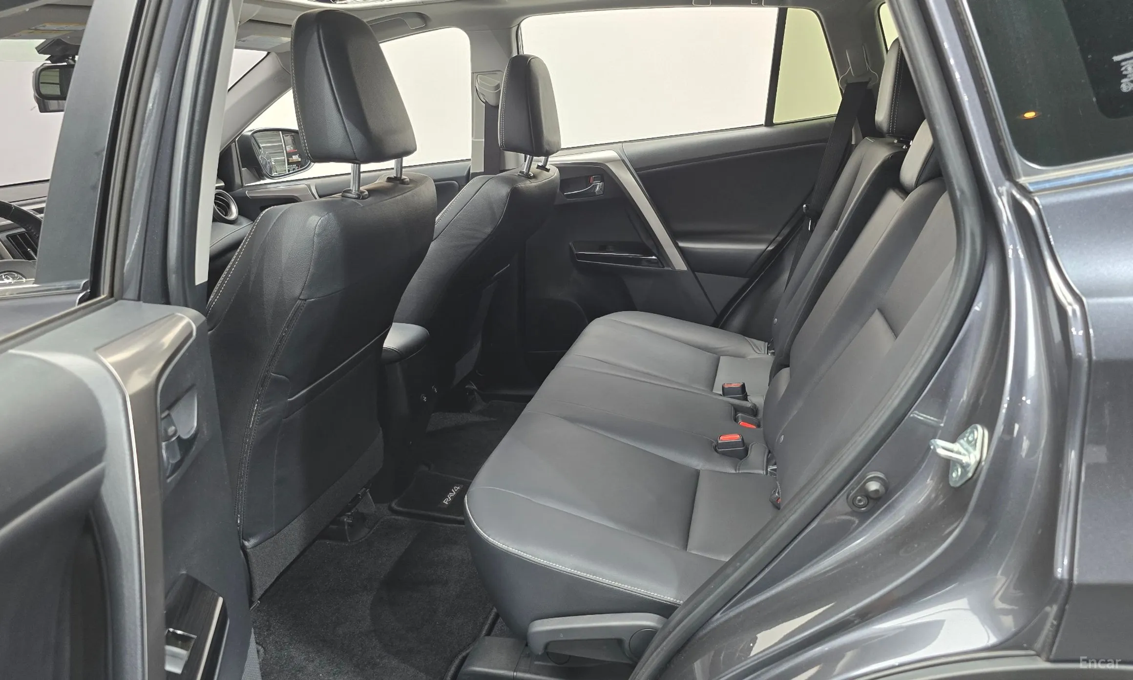 Toyota RAV4 превью 11