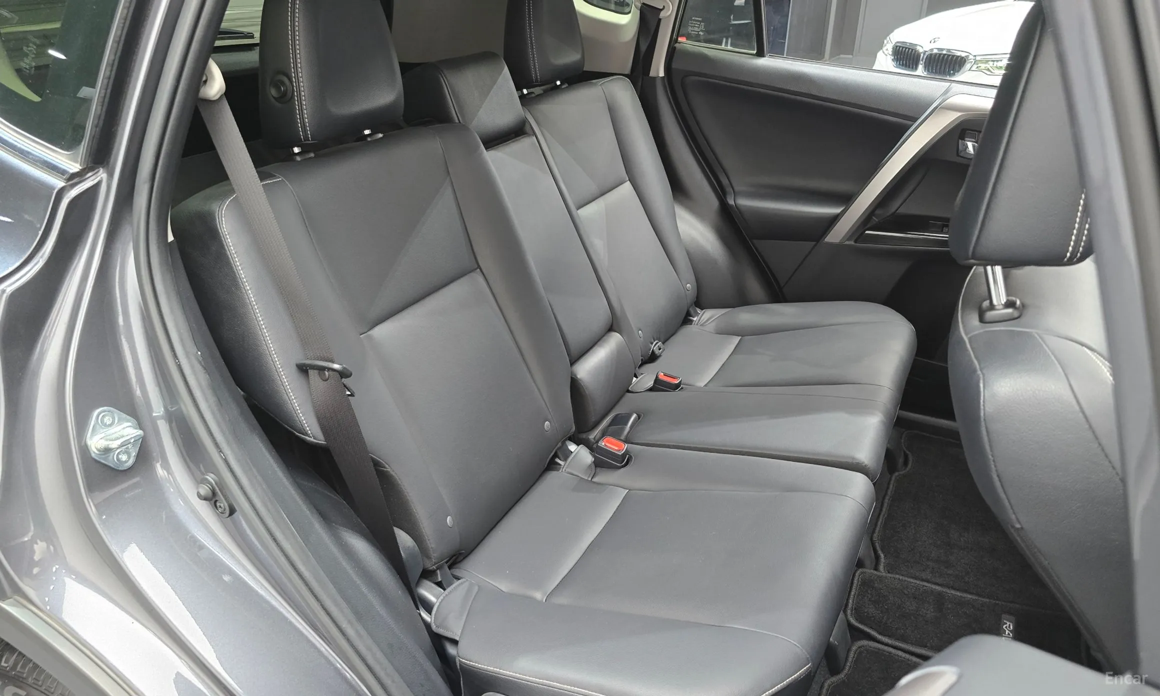 Toyota RAV4 превью 12