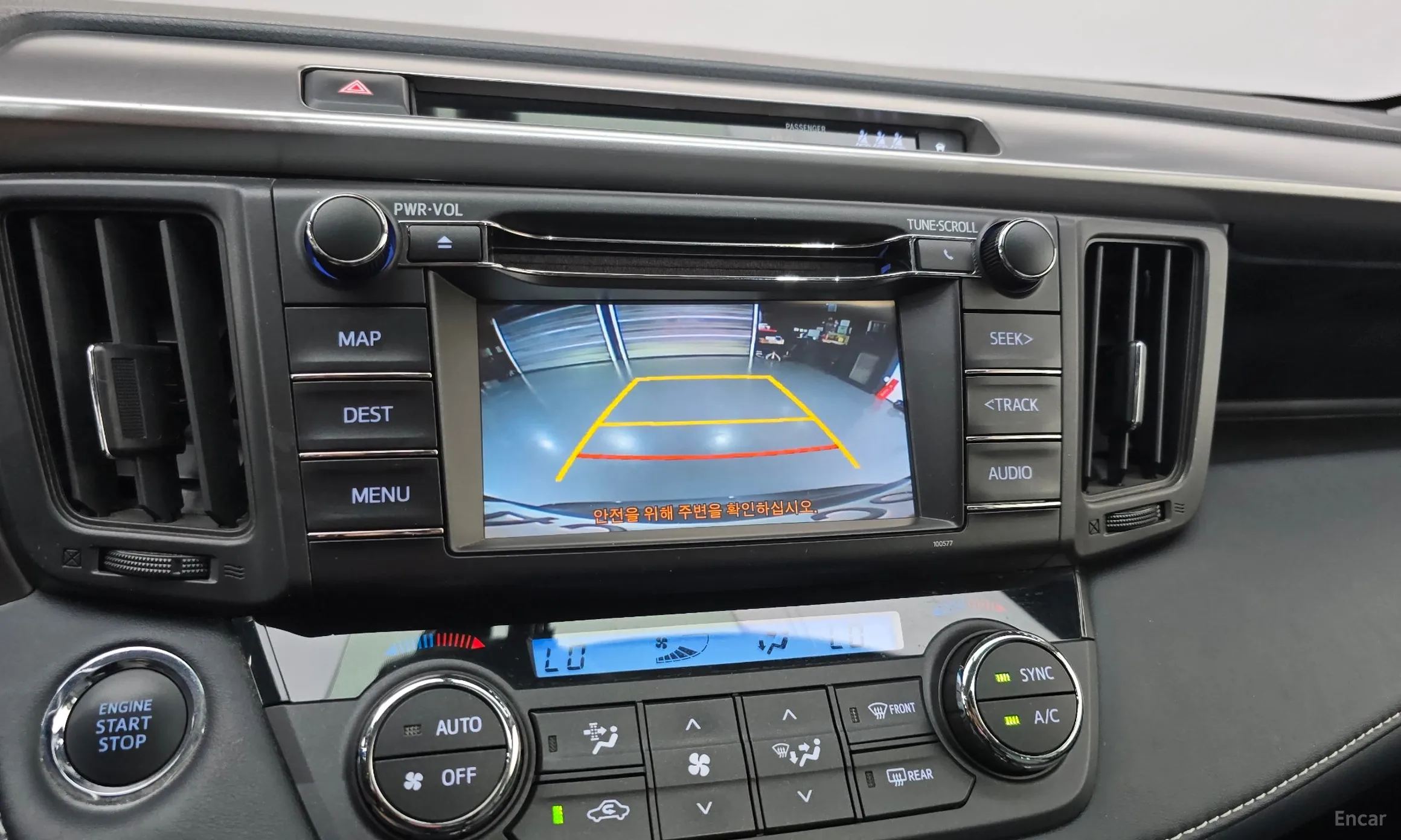 Toyota RAV4 превью 15